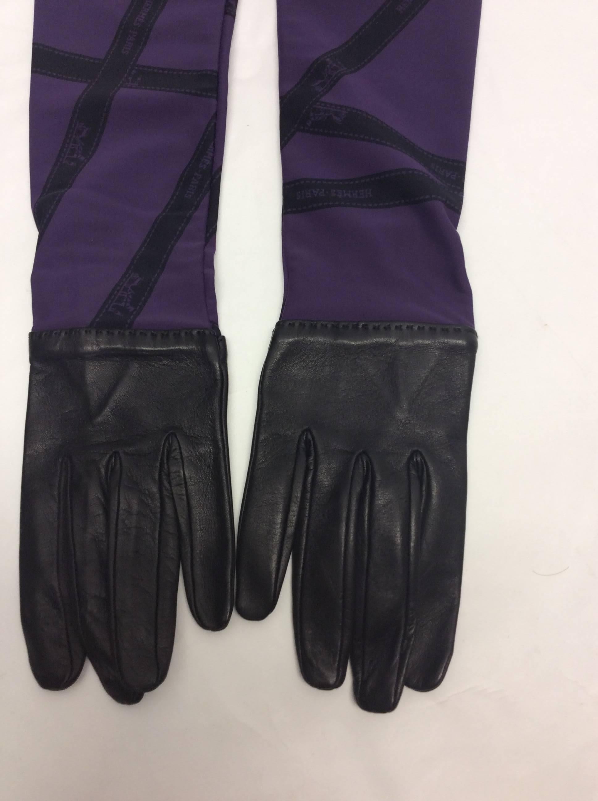 Hermes Leather And Silk Printed Gloves In Excellent Condition For Sale In Narberth, PA