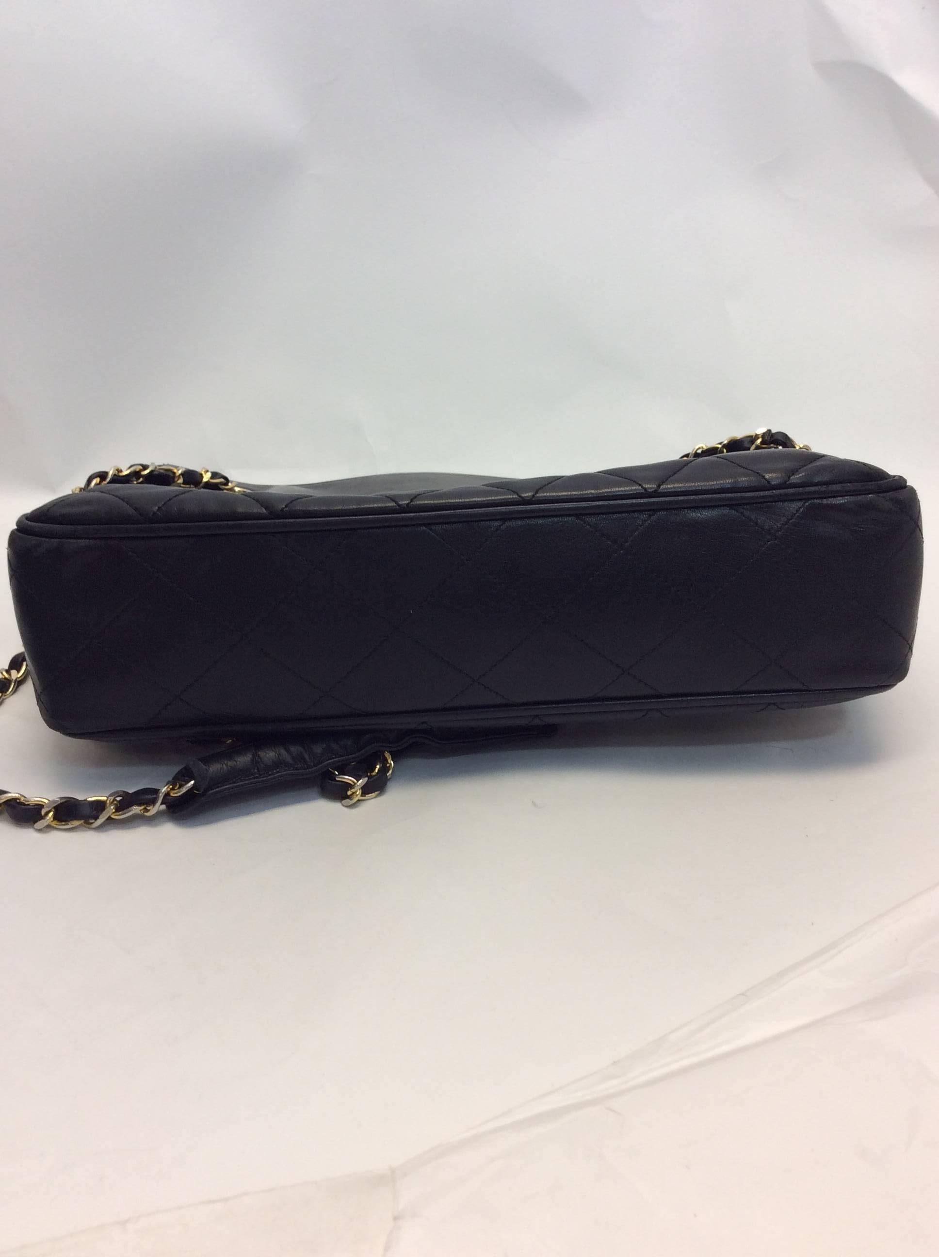 Women's Vintage Chanel Black Quilted Chain Shoulder Handbag For Sale