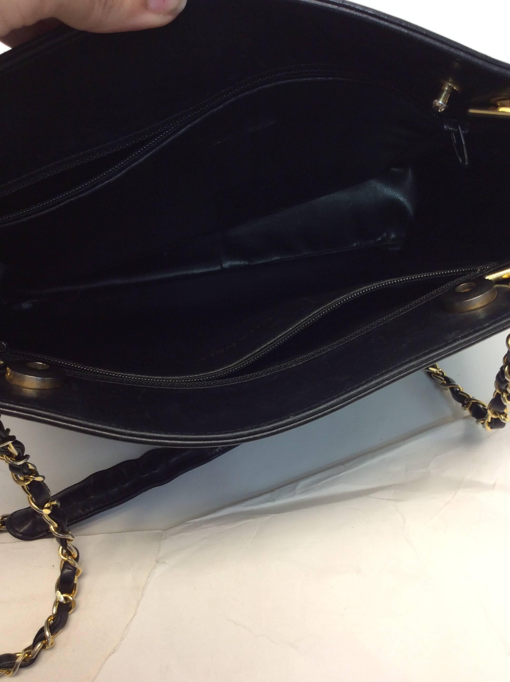 Vintage Chanel Black Quilted Chain Shoulder Handbag For Sale 2