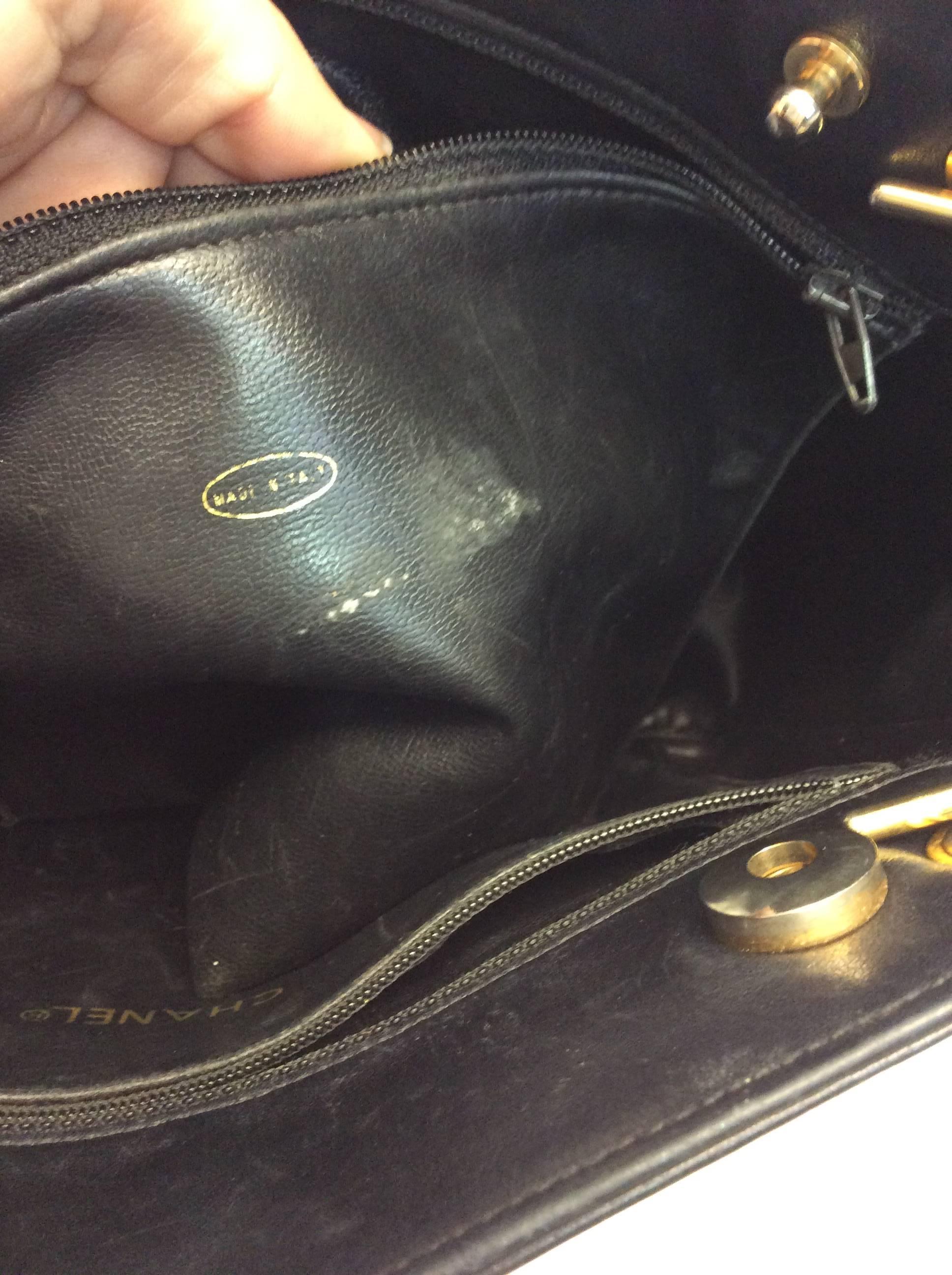 Vintage Chanel Black Quilted Chain Shoulder Handbag For Sale 3