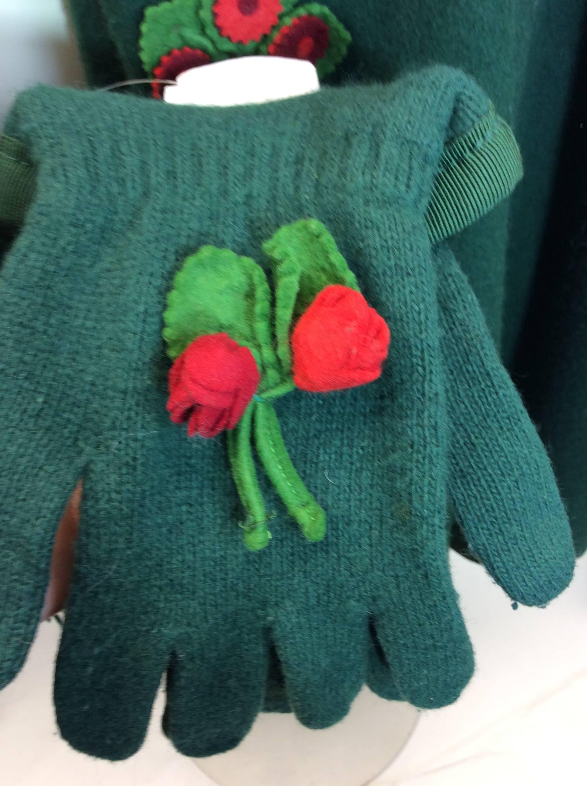 Women's Fendi Evergreen Wool Fringe Cape With Gloves For Sale