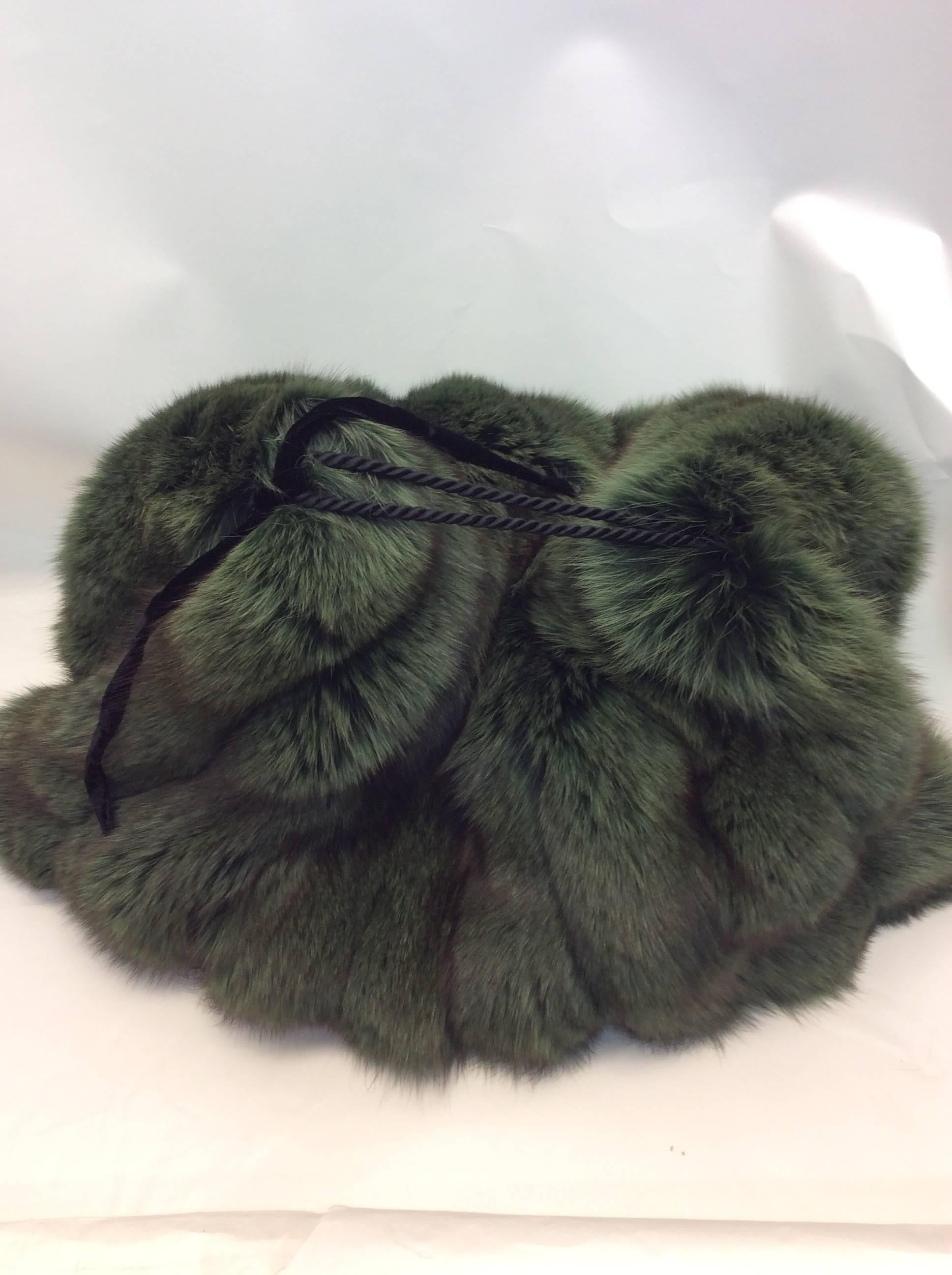 Green Dyed Rabbit Muff In Excellent Condition For Sale In Narberth, PA