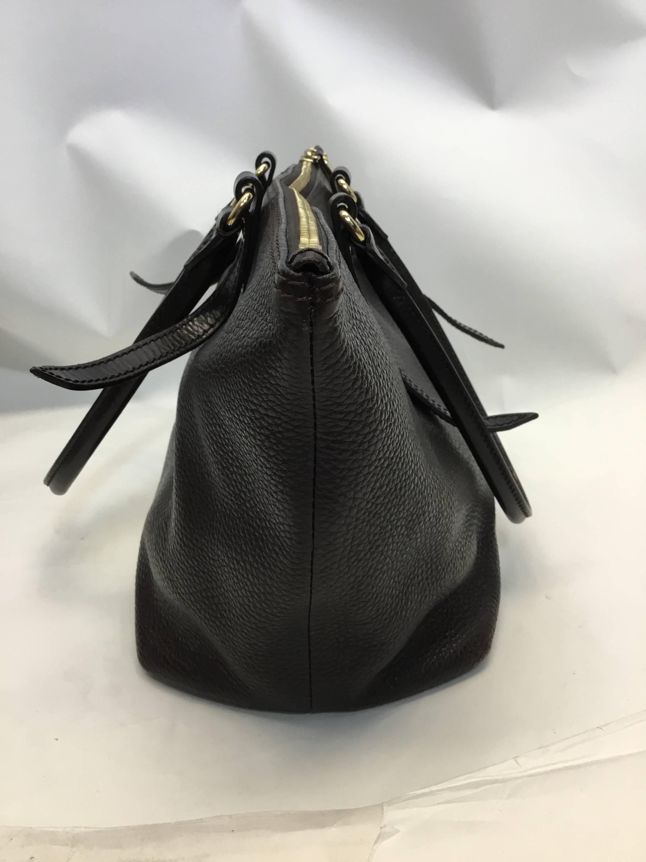 Burberry Brown Leather Zip Tote In Good Condition In Narberth, PA