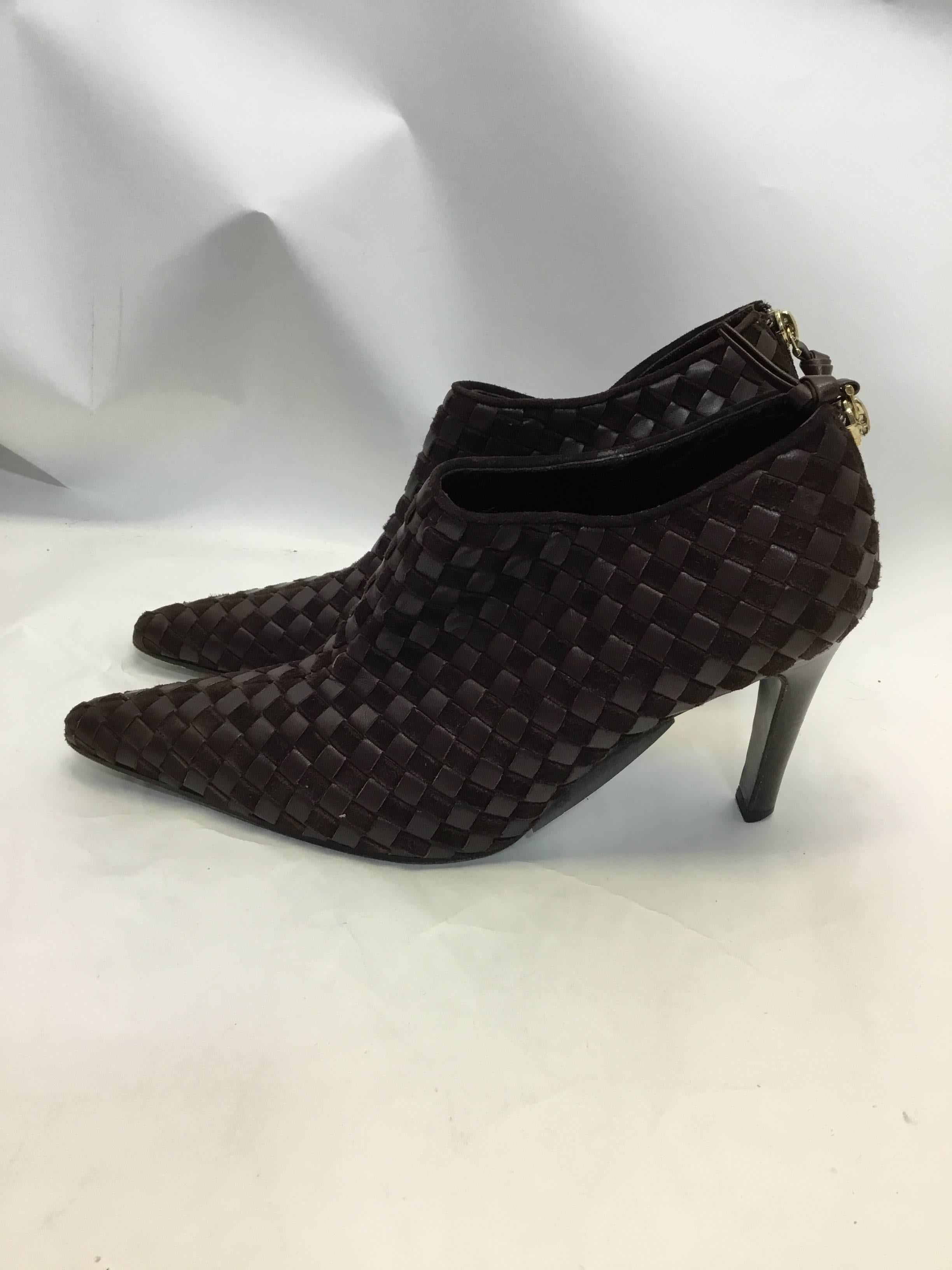 Bottega Veneta Brown Leather Ankle Booties
$299
Size 37.5
3.5 inch heel
Zip up ankle 