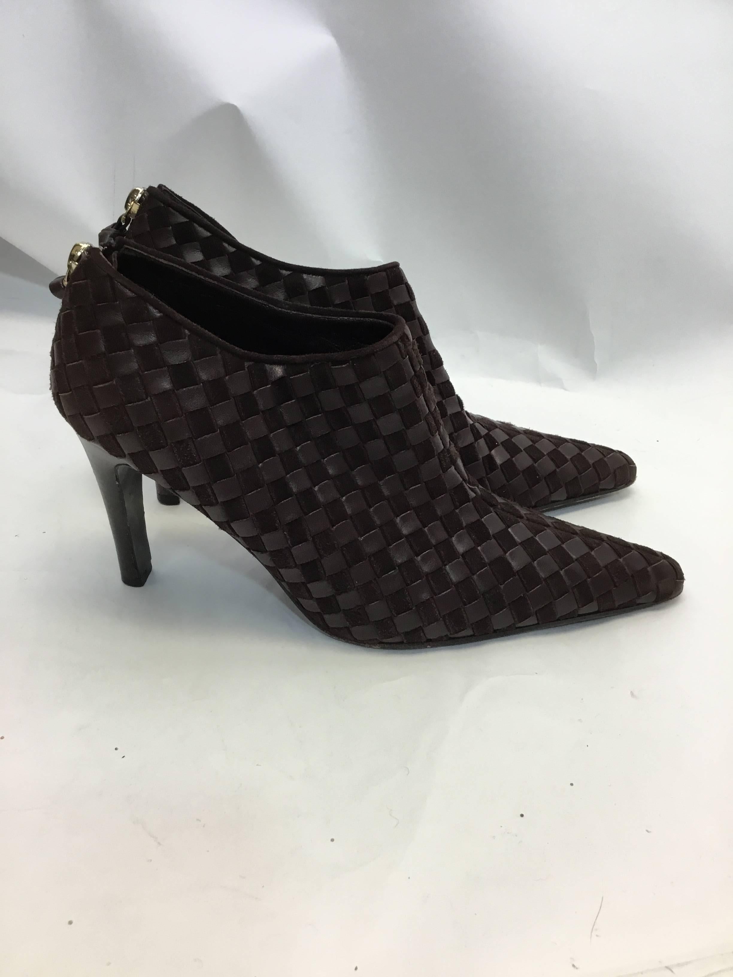 Bottega Veneta Brown Leather Ankle Booties In Excellent Condition For Sale In Narberth, PA