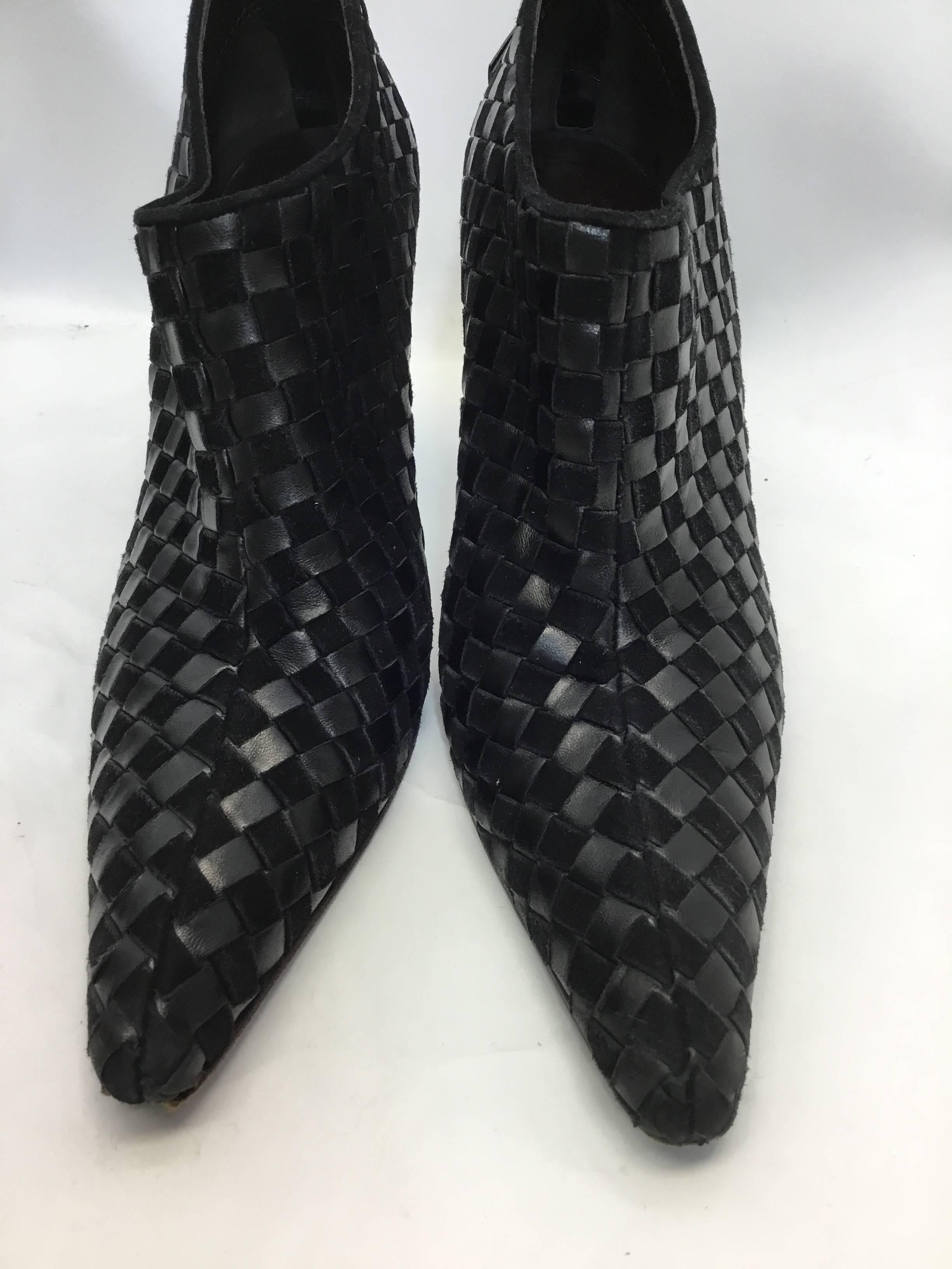 Bottega Veneta Black Leather Ankle Booties
$299
Size 37
3.5 inch heel
Zip up ankle 
