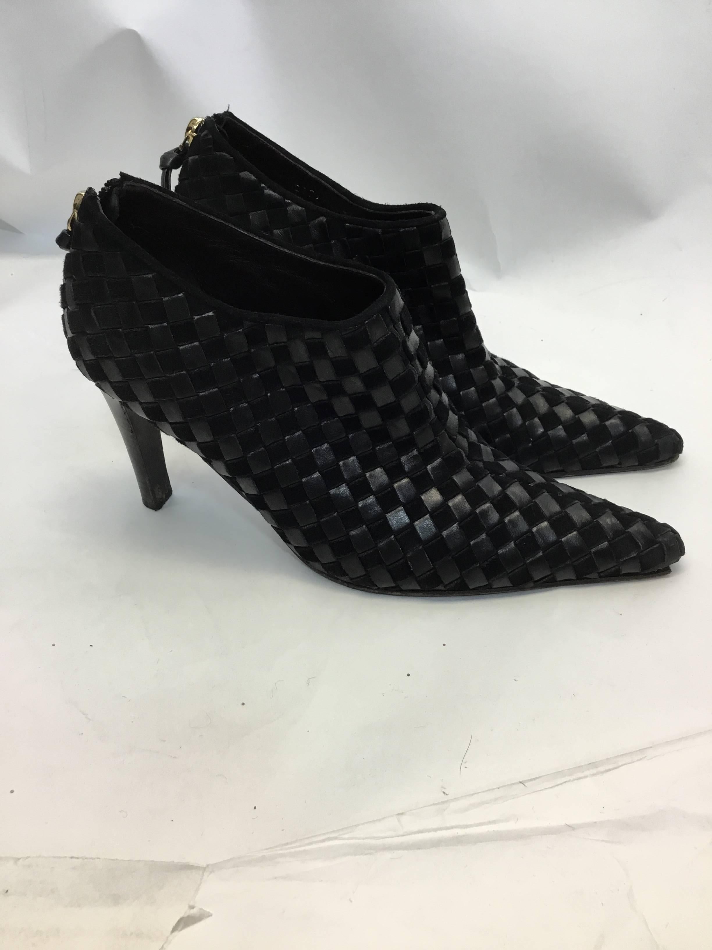 Bottega Veneta Black Leather Ankle Booties In Excellent Condition For Sale In Narberth, PA