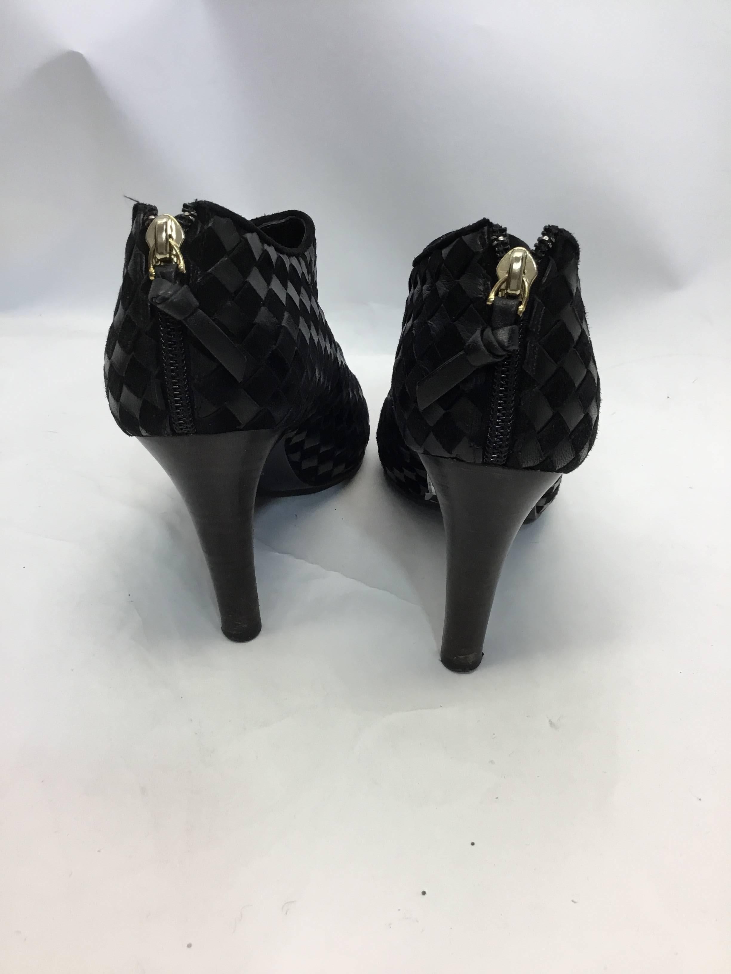 Women's Bottega Veneta Black Leather Ankle Booties For Sale