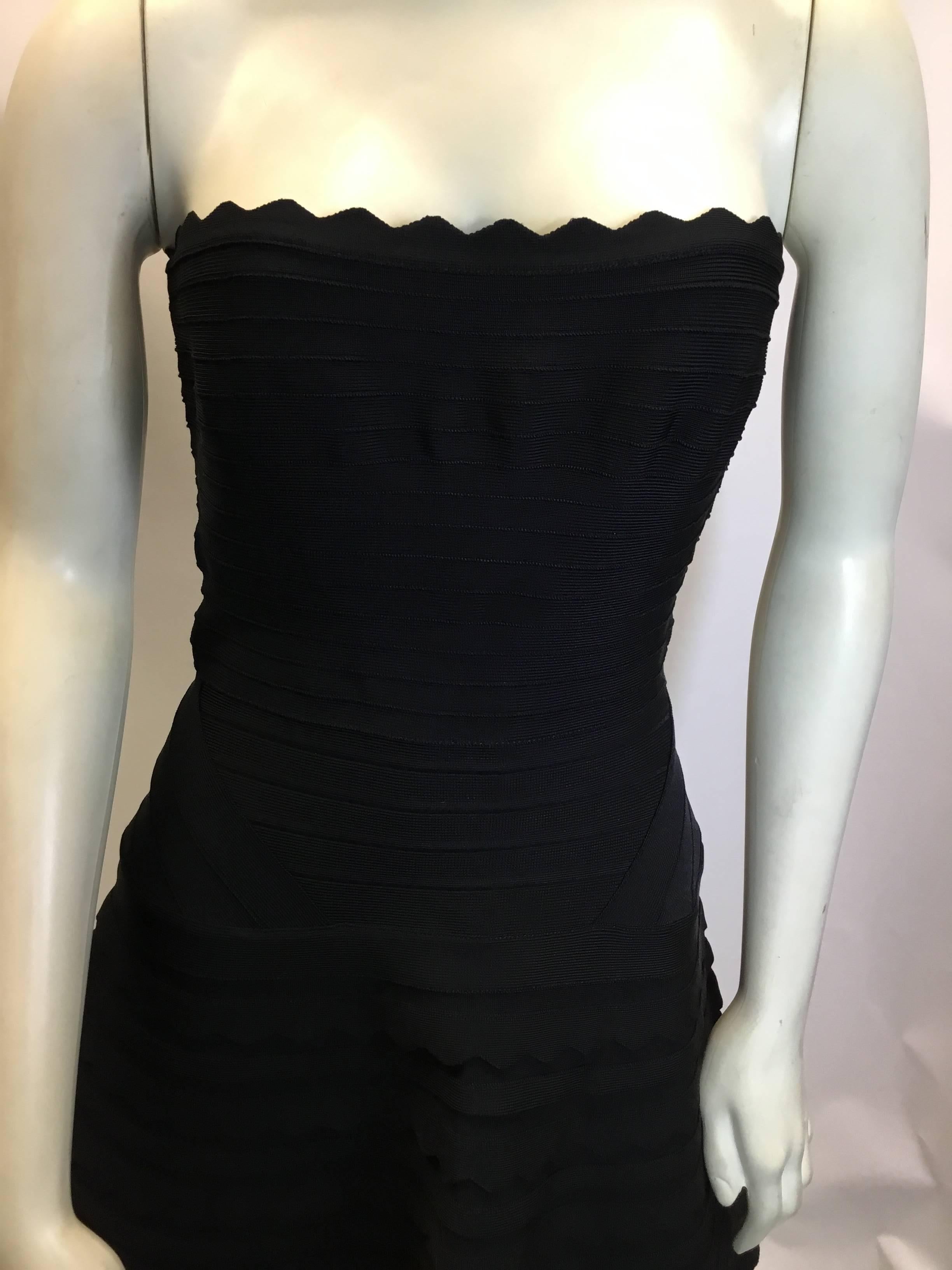 Herve Leger Black Strapless Scalloped Dress
Flared style
Size Medium
$499
Made in China