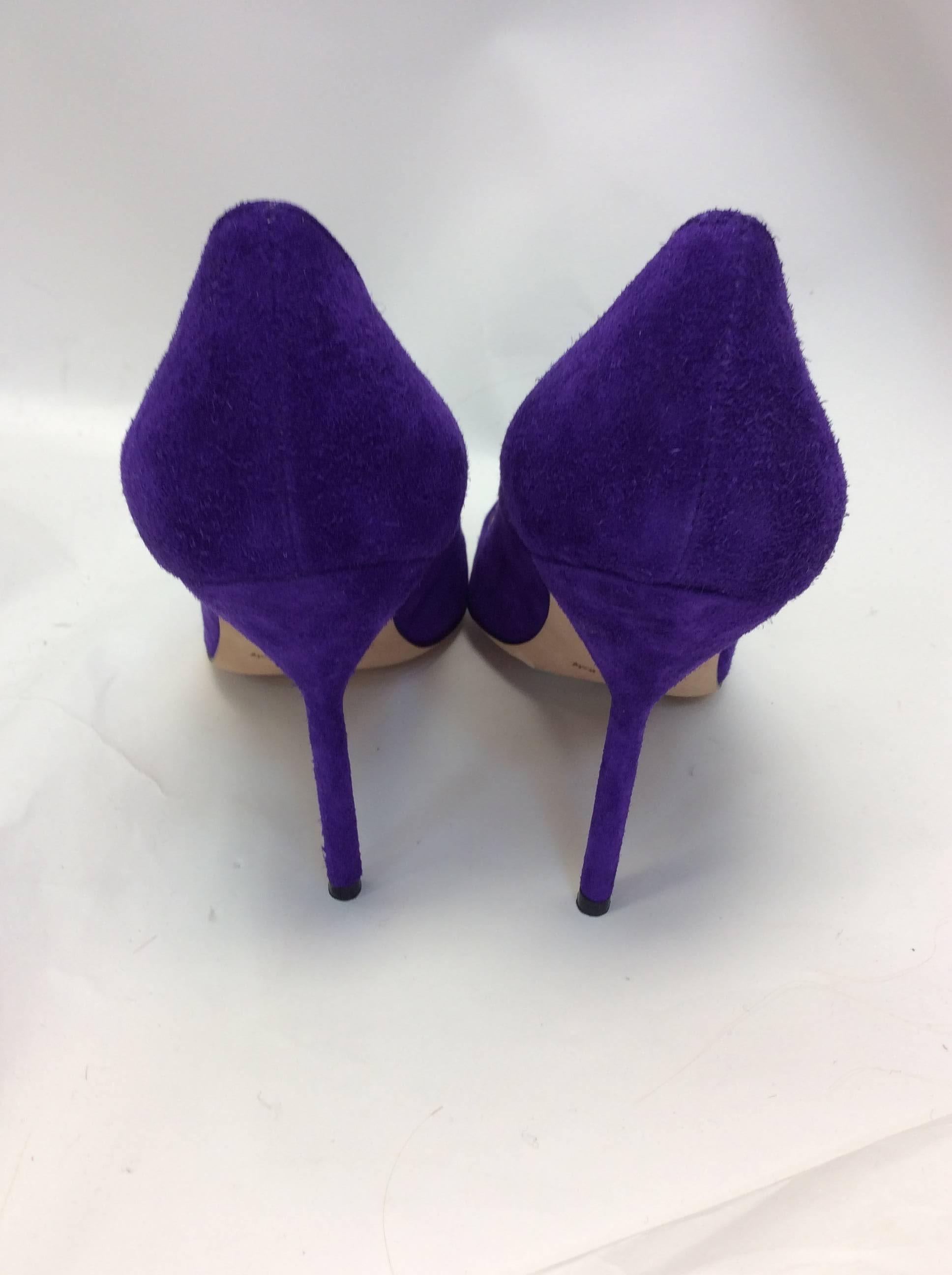 Manolo Blahnick New Purple Suede Pumps In New Condition For Sale In Narberth, PA