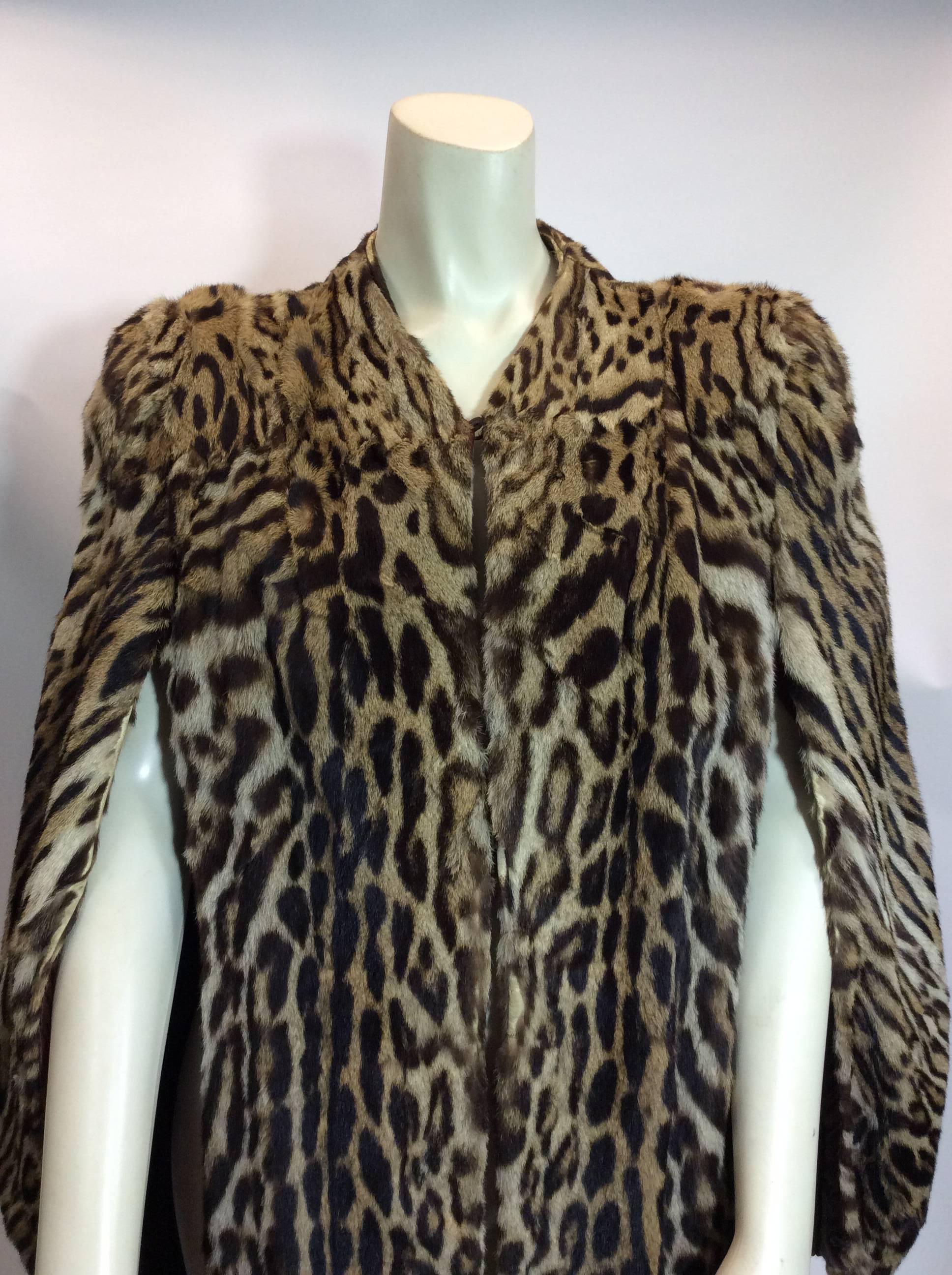 Leopard Vintage Cheetah Cape
Brown Braucher Furs
Fully lined
$699
Hook and eye closures through the center 


