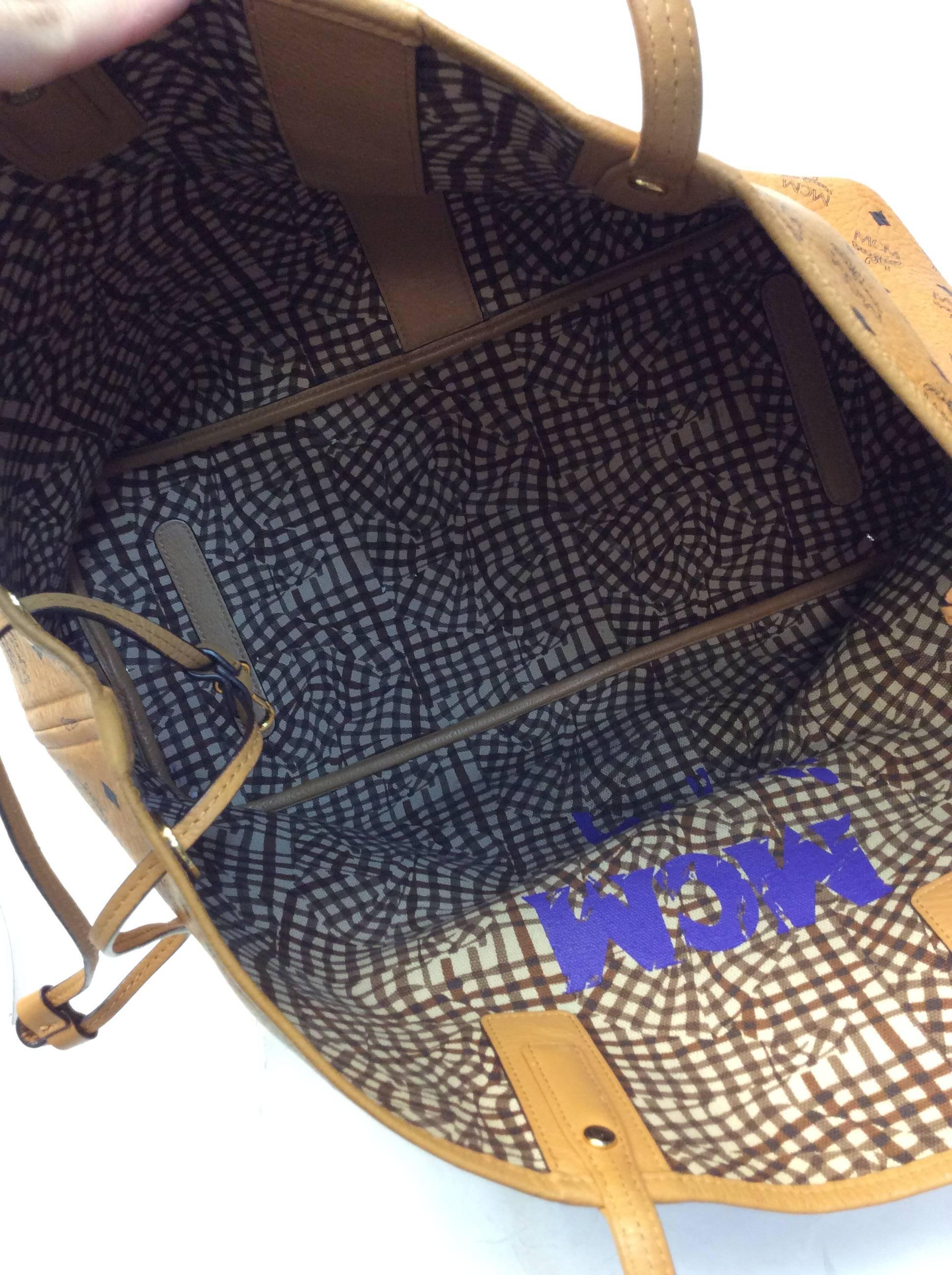 MCM Liz Large Reversible Visetos Shopper Tote In Excellent Condition For Sale In Narberth, PA