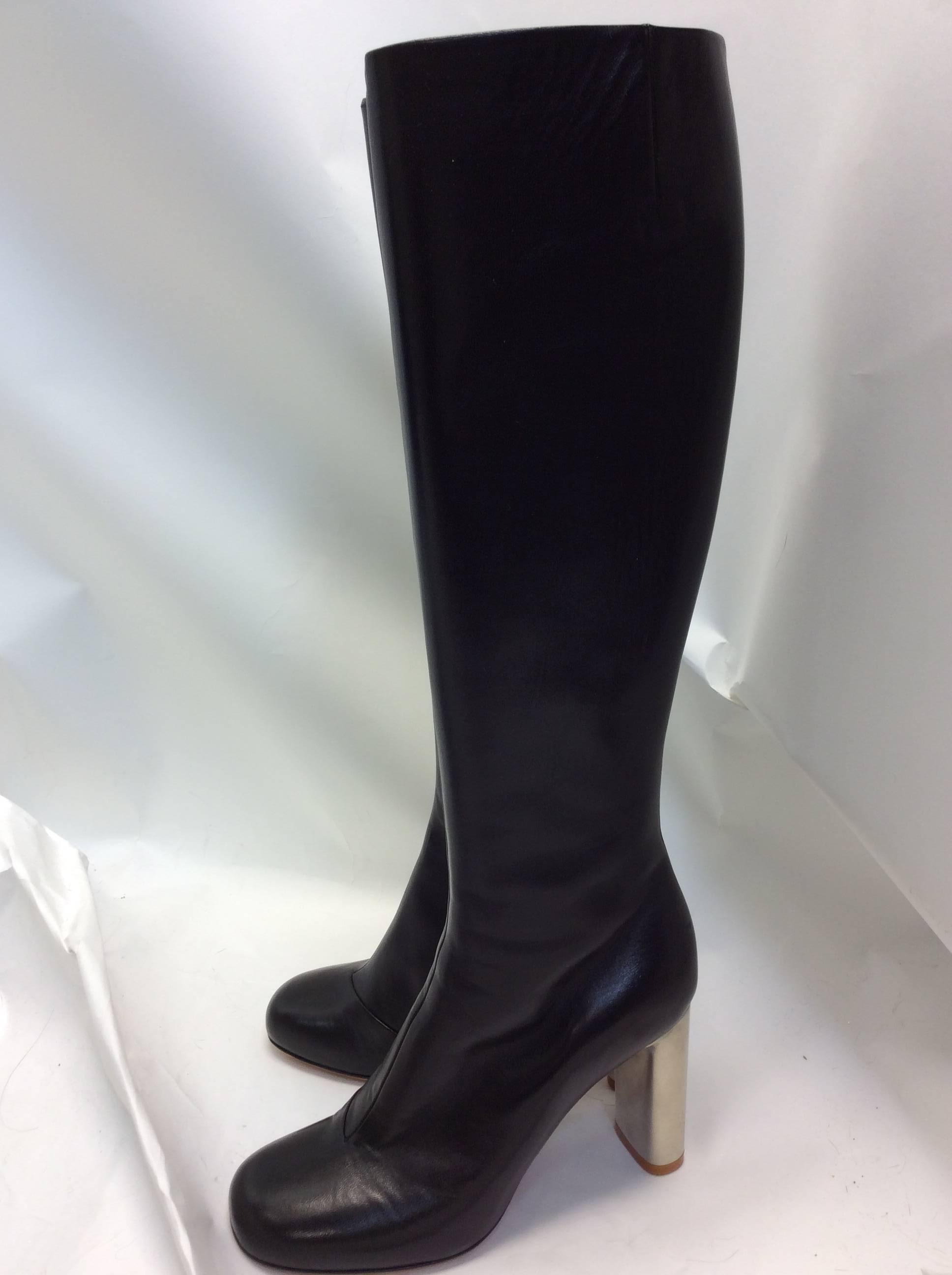 Celine Black Leather Knee High Boots
Zip up style
Silver metallic 3.5 inch heel
19 inches from heel to top of boot shaft
Size 37
Made in Italy
$899