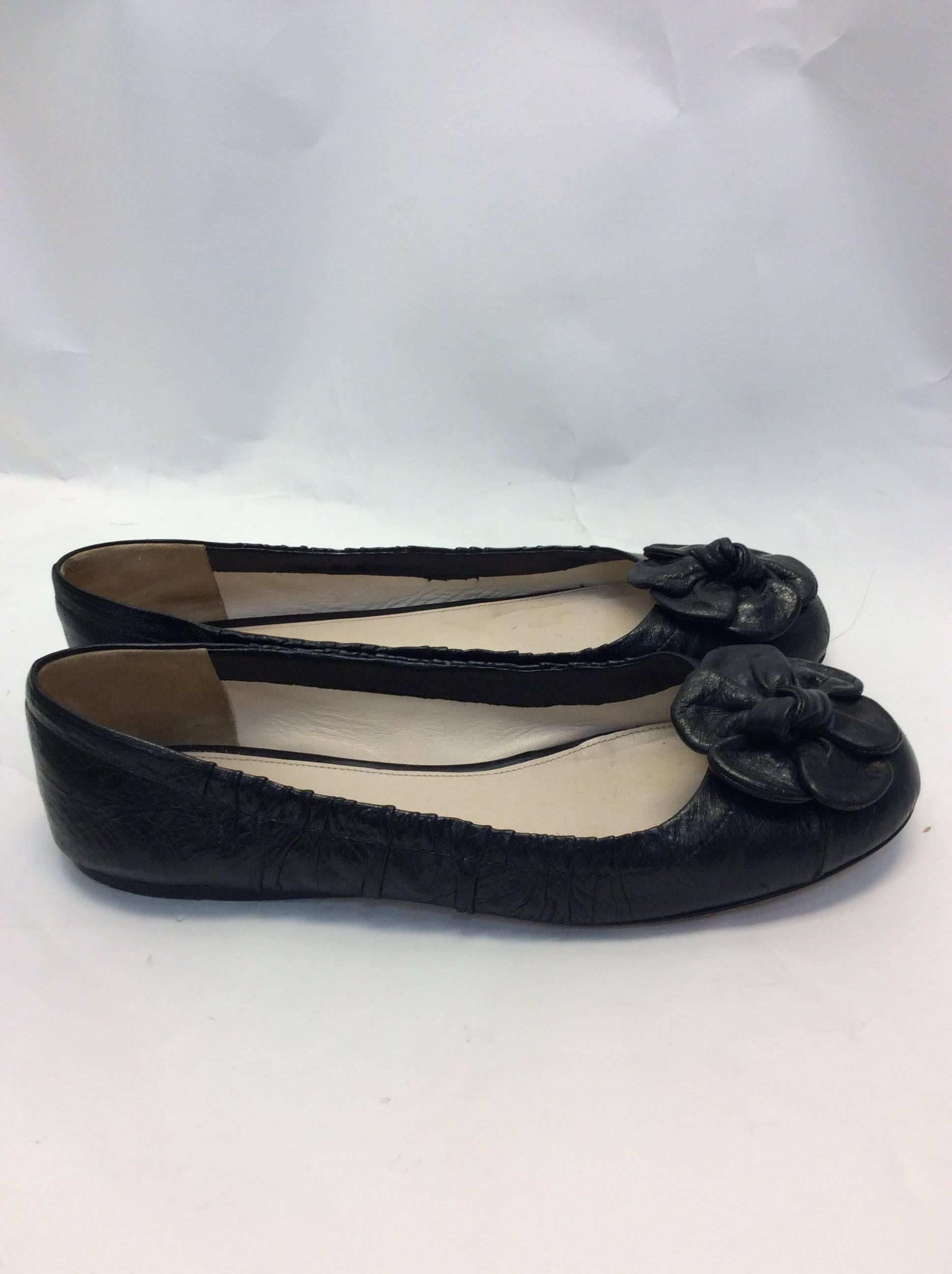 Prada Black Leather Flats
Size 38.5
Made in Italy
$150

