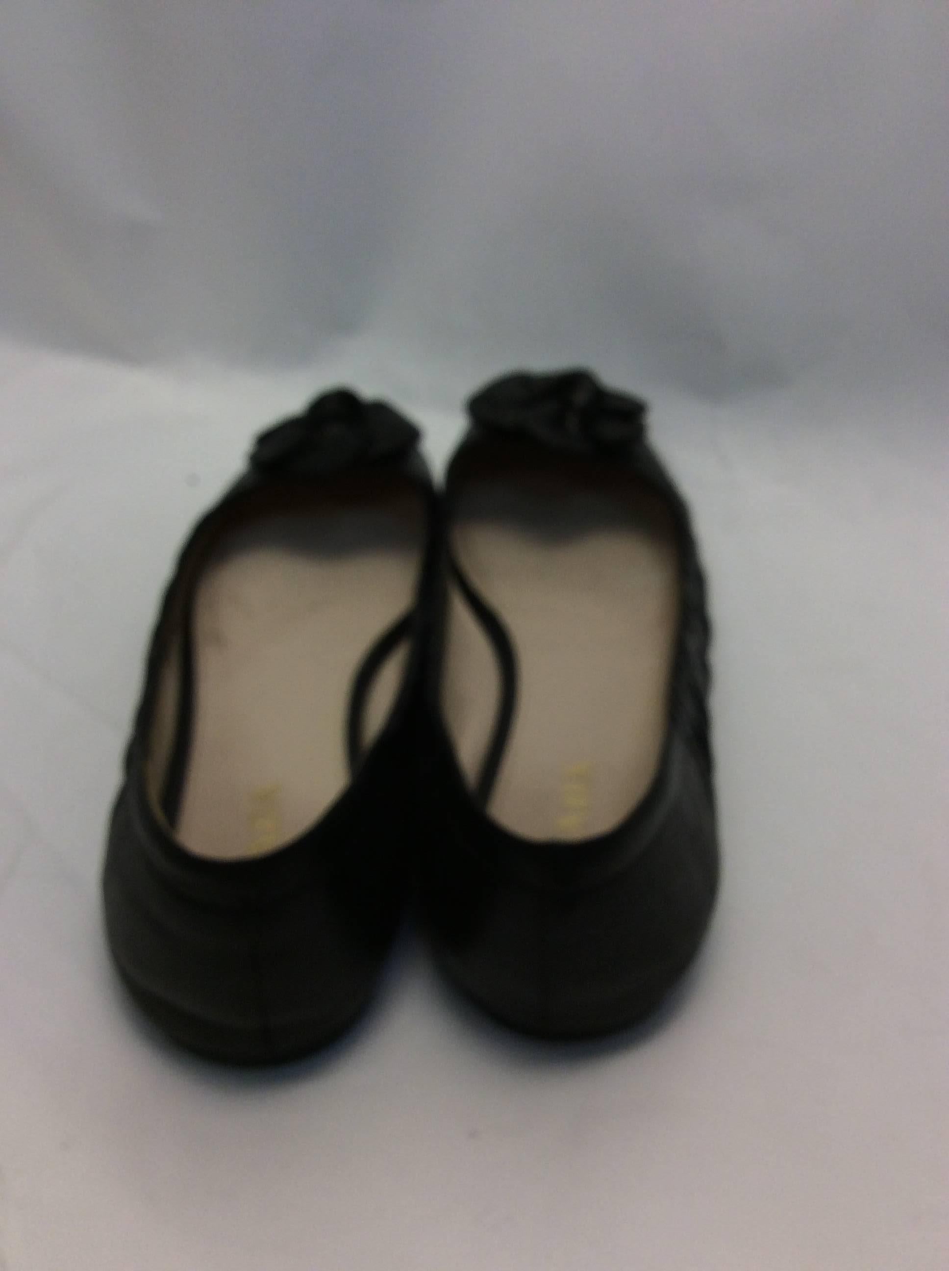 Prada Black Leather Flats In Excellent Condition For Sale In Narberth, PA