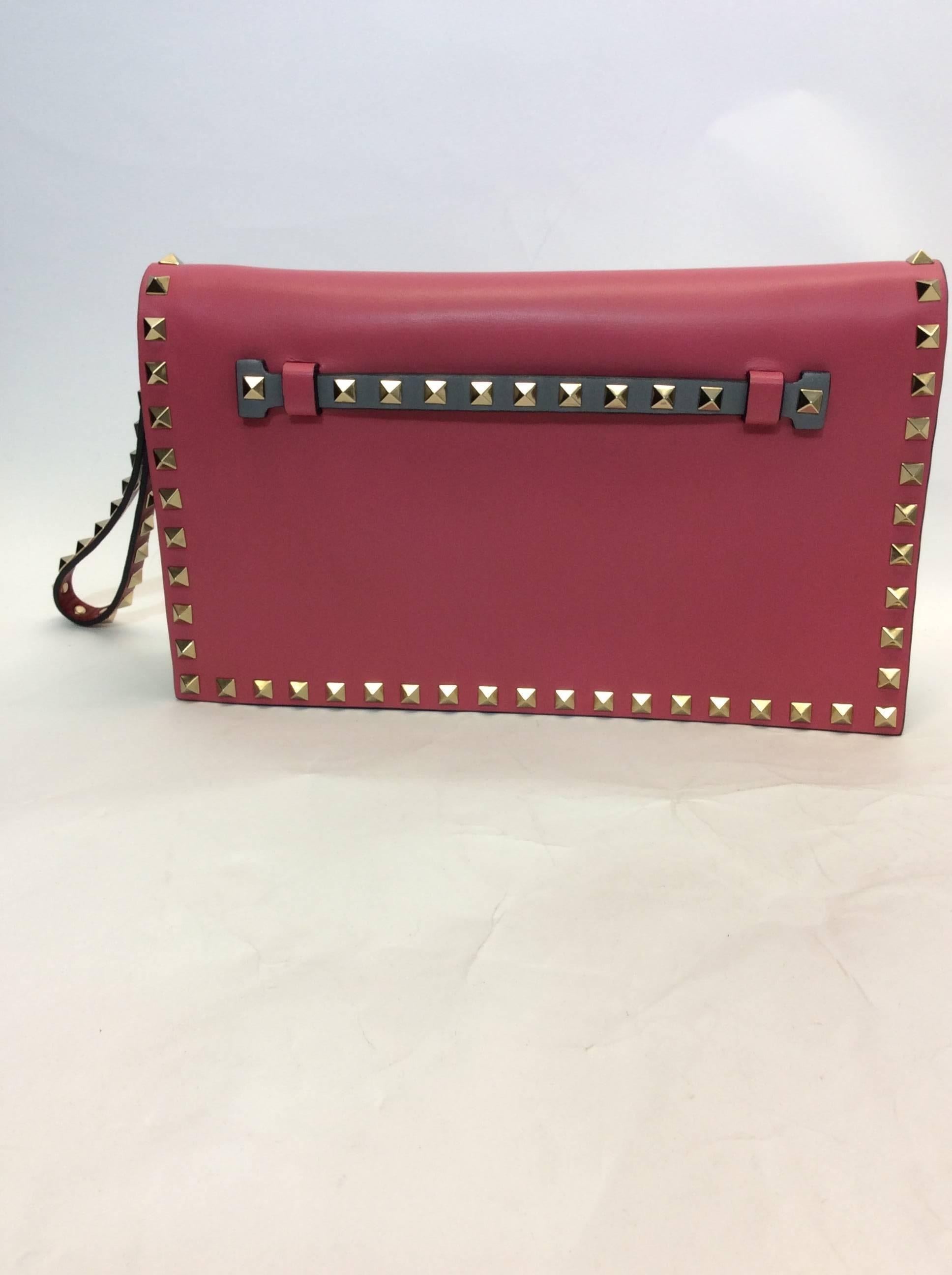 Valentino Tricolor Rockstud Flap Clutch In New Condition For Sale In Narberth, PA