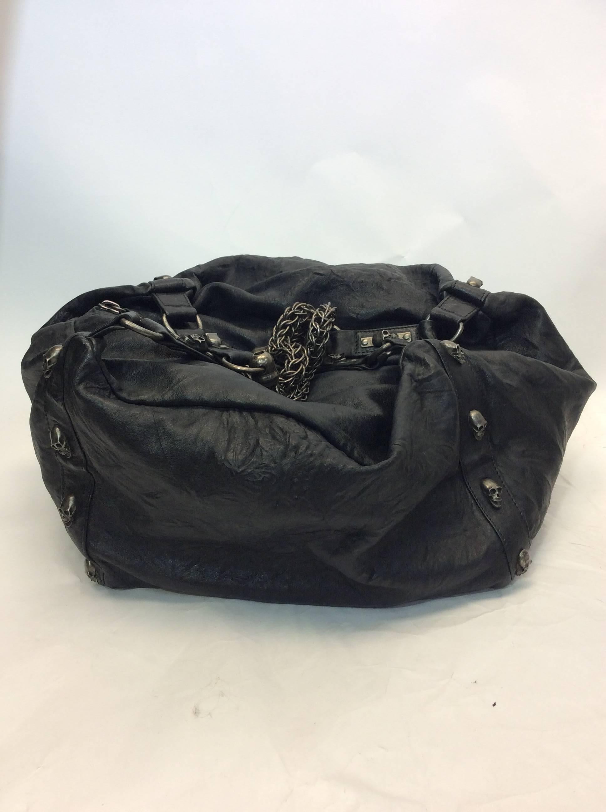 Thomas Wylde Leather Skull Hobo Bag
$650
Silver toned hardware
Skull embellishments
Hobo style