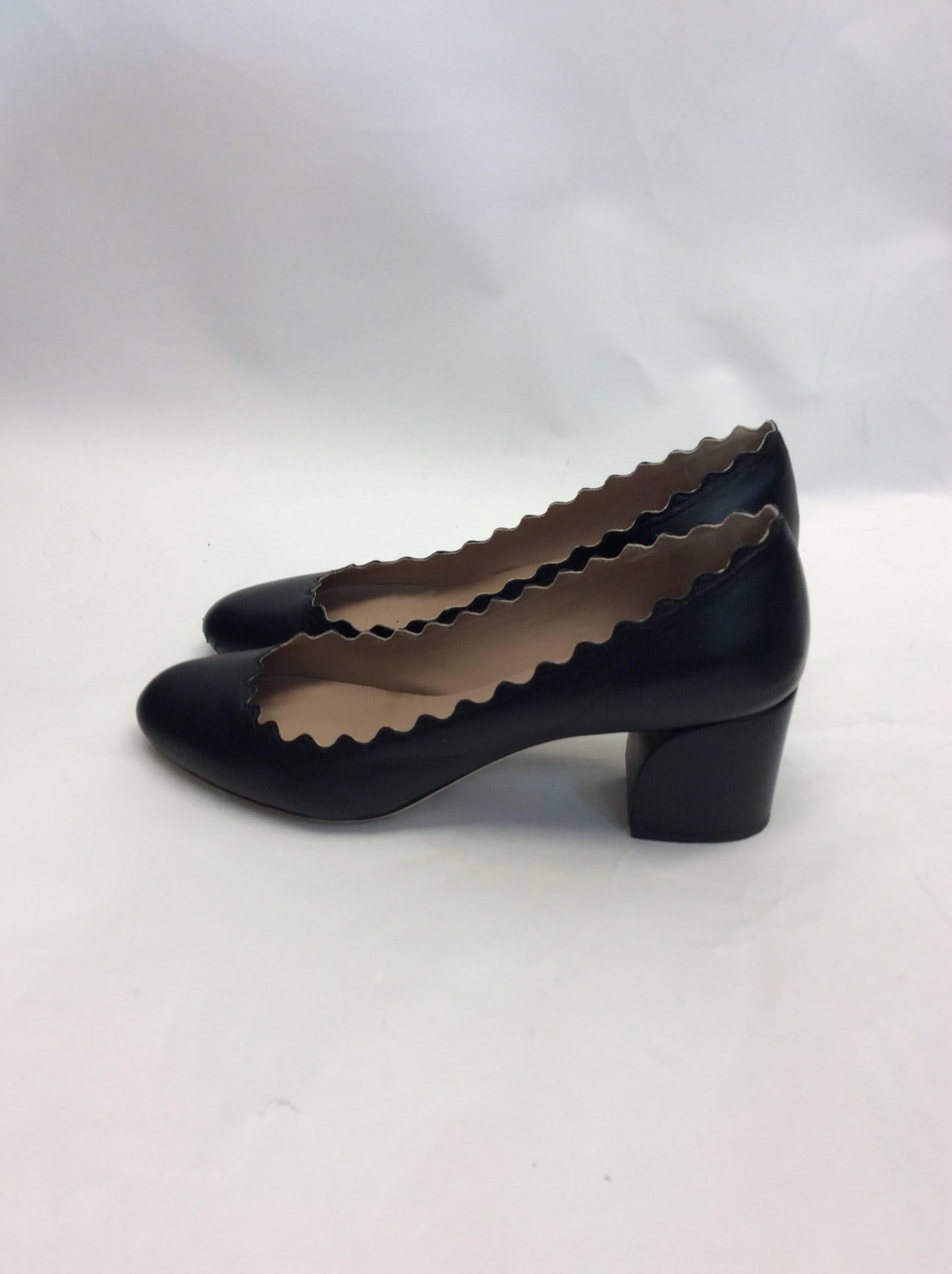 Chloe Black Scalloped Heels In Excellent Condition For Sale In Narberth, PA