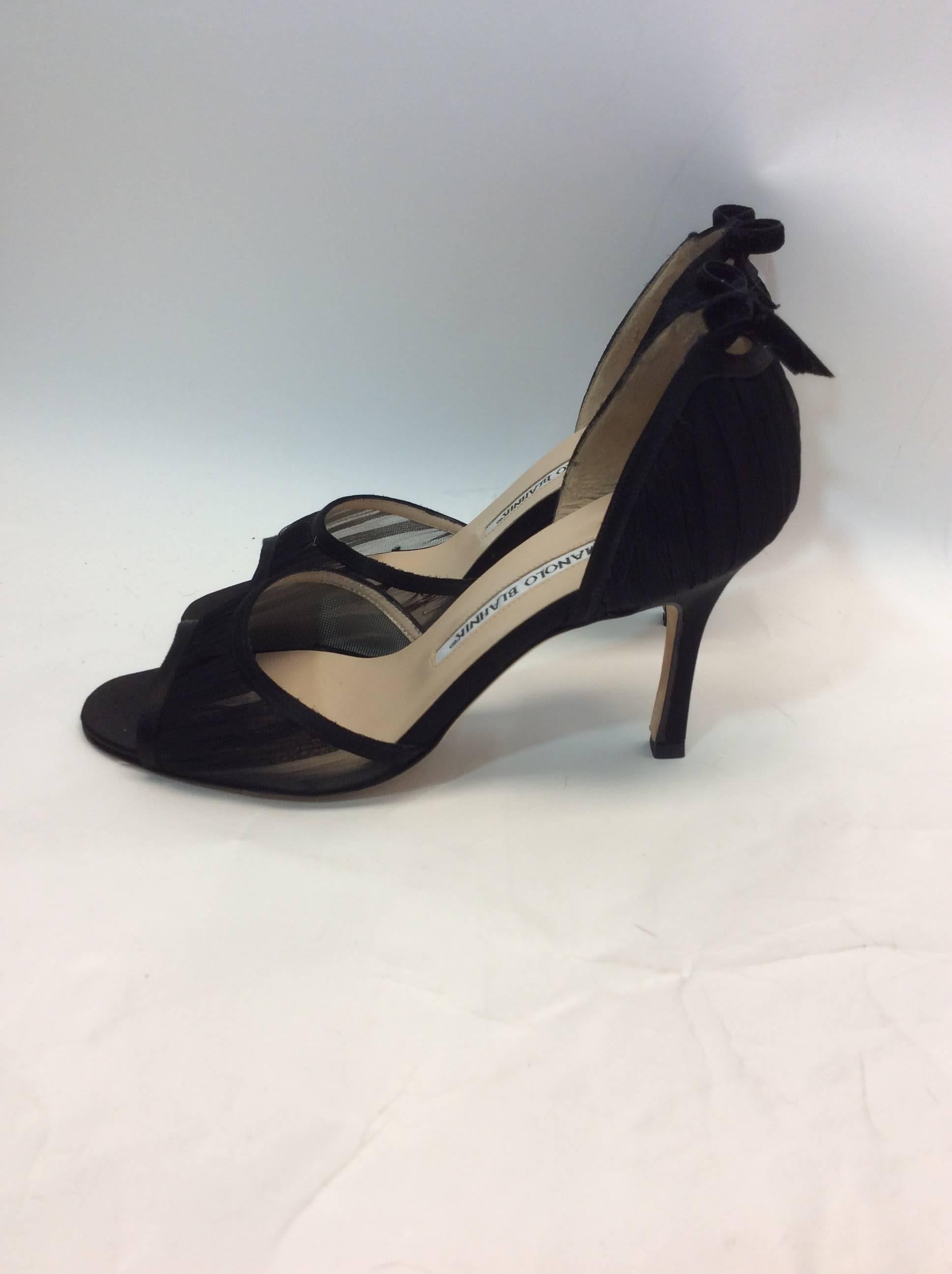 Manolo Blahnik Black Peep Toe Dress Pumps
Size 35
Made in Italy
Bow detail on back
Peep toe style
$785 new
$299