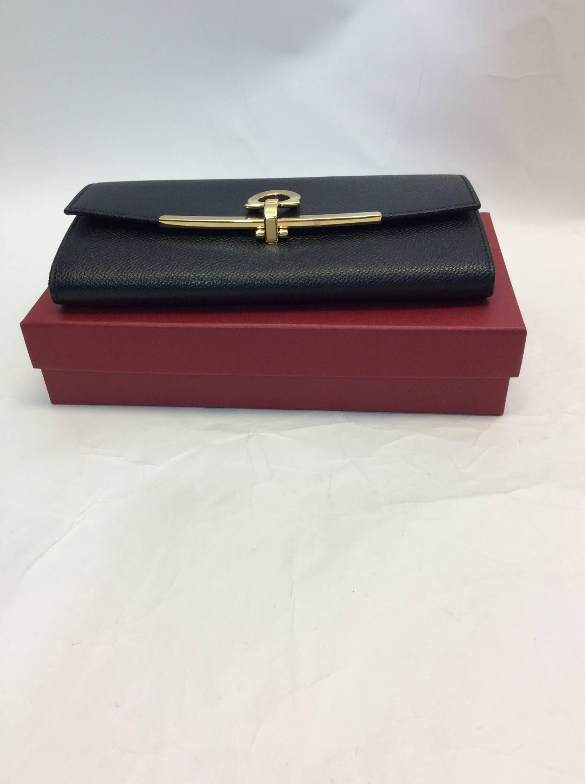 NIB Salvatore Ferragamo Black Wallet
$400
Gold toned hardware
Clasp closure
