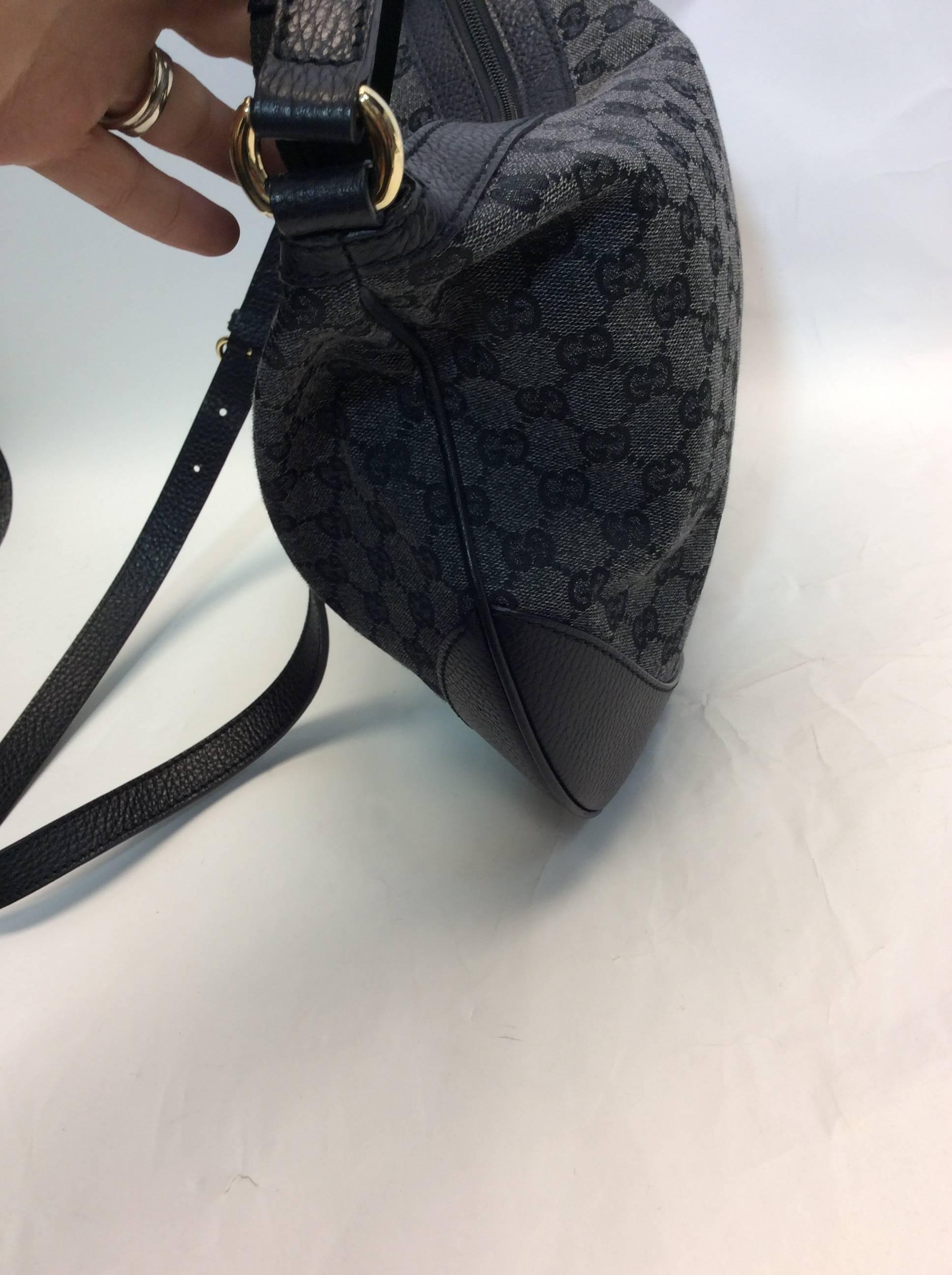 Gucci Black Crossbody Bag In Excellent Condition For Sale In Narberth, PA