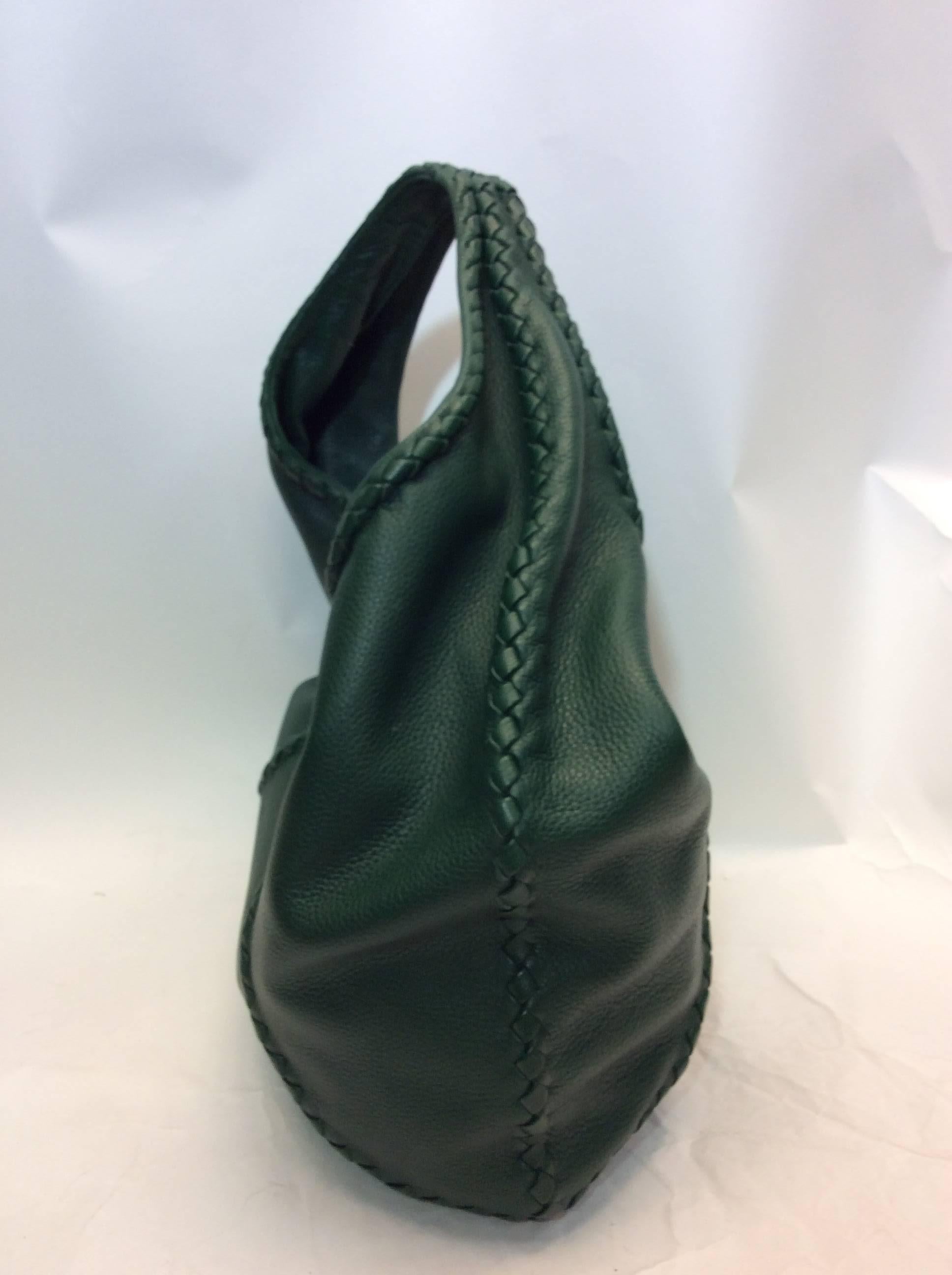 Bottega Veneta Green Leather Hobo Bag
Shoulder strap
Hobo style
$1550
Braided detail
Made in Italy