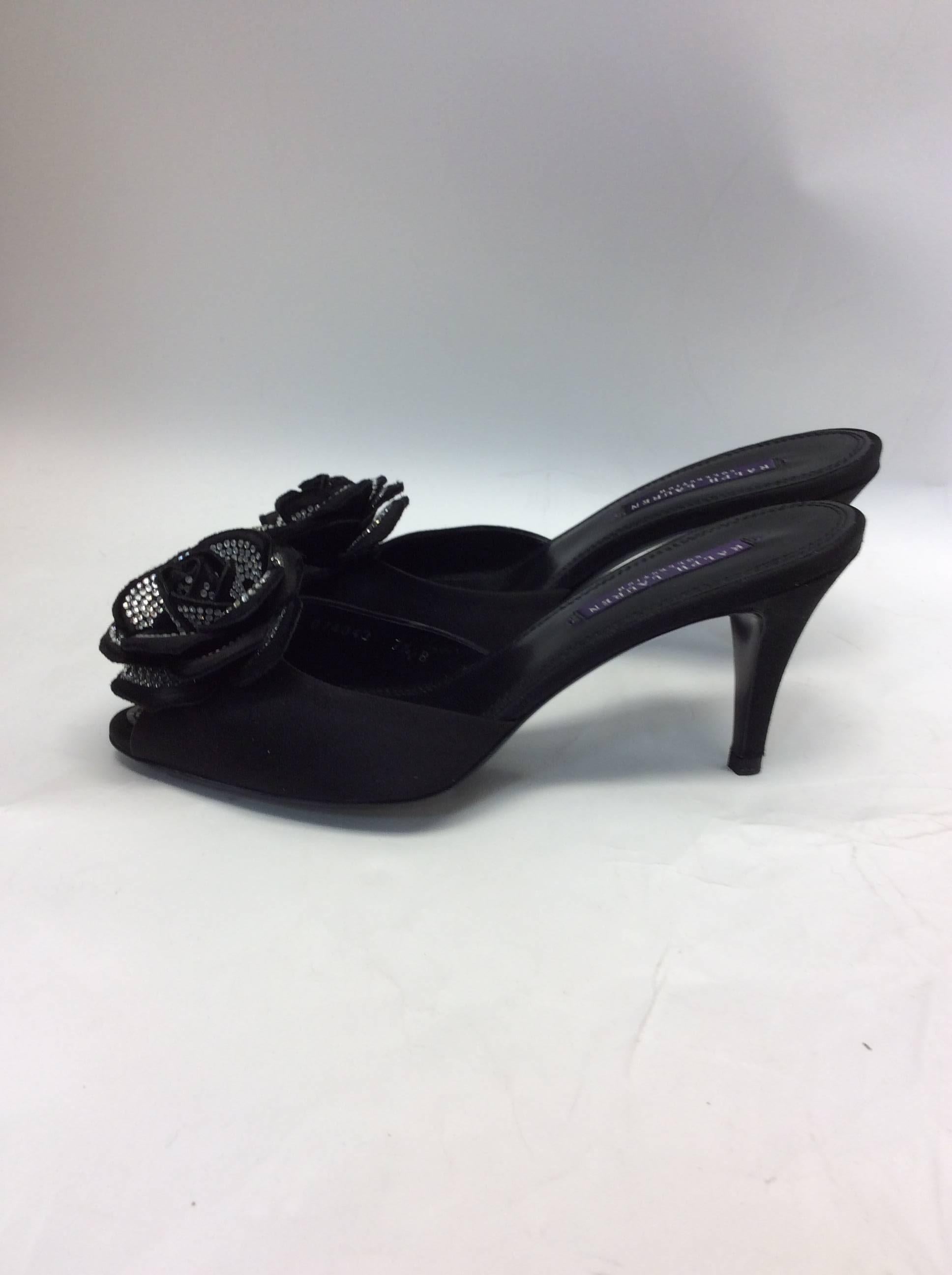 Ralph Lauren Floral Embellished Satin Pump
Size 7.5
$250
Made in Italy
