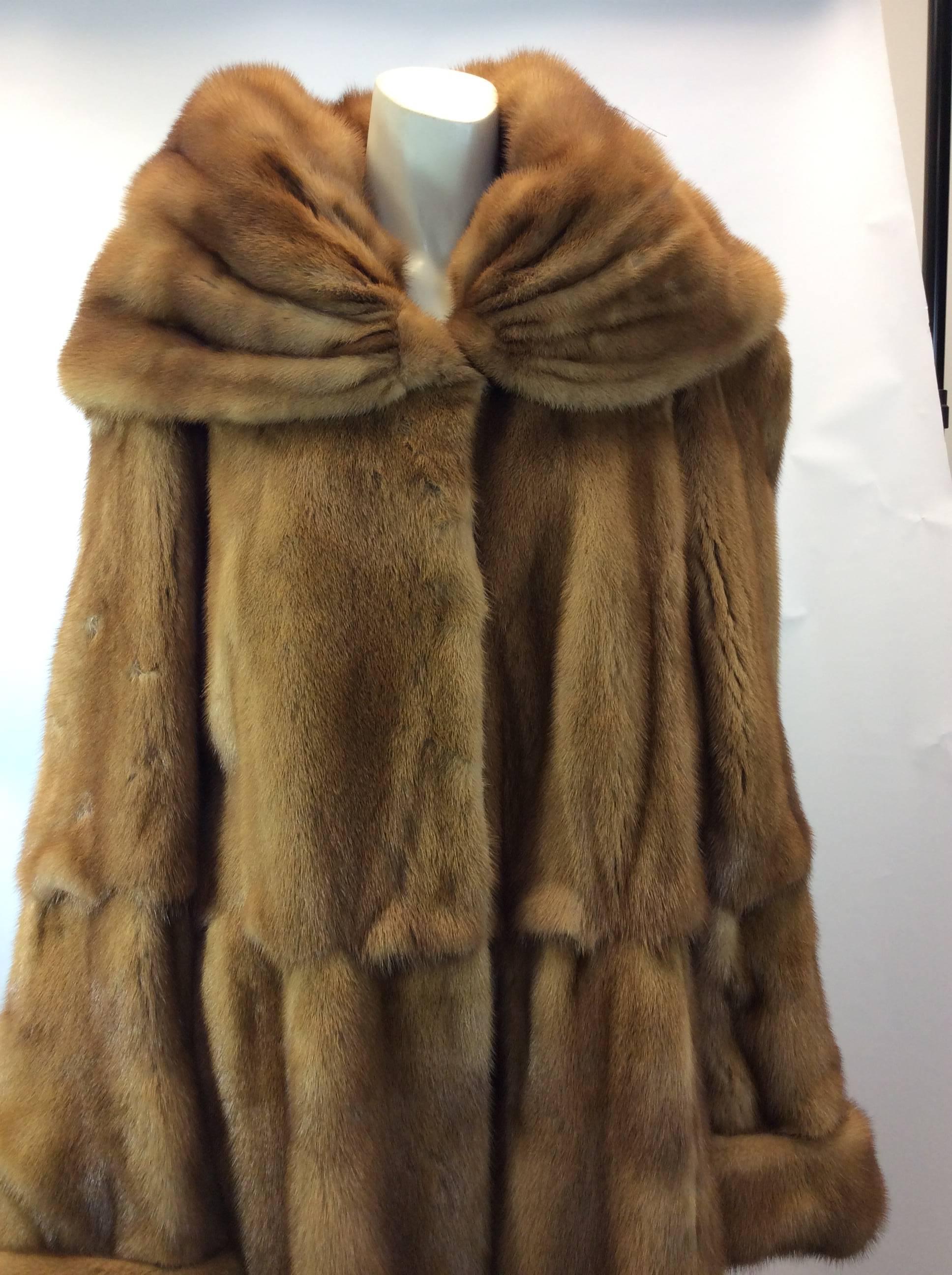 Full Length Tiered Chestnut Sable Fur Coat
$899
Stunning collar
Center closures
Please see photo of top closure, it is stretched
Fully linted interior