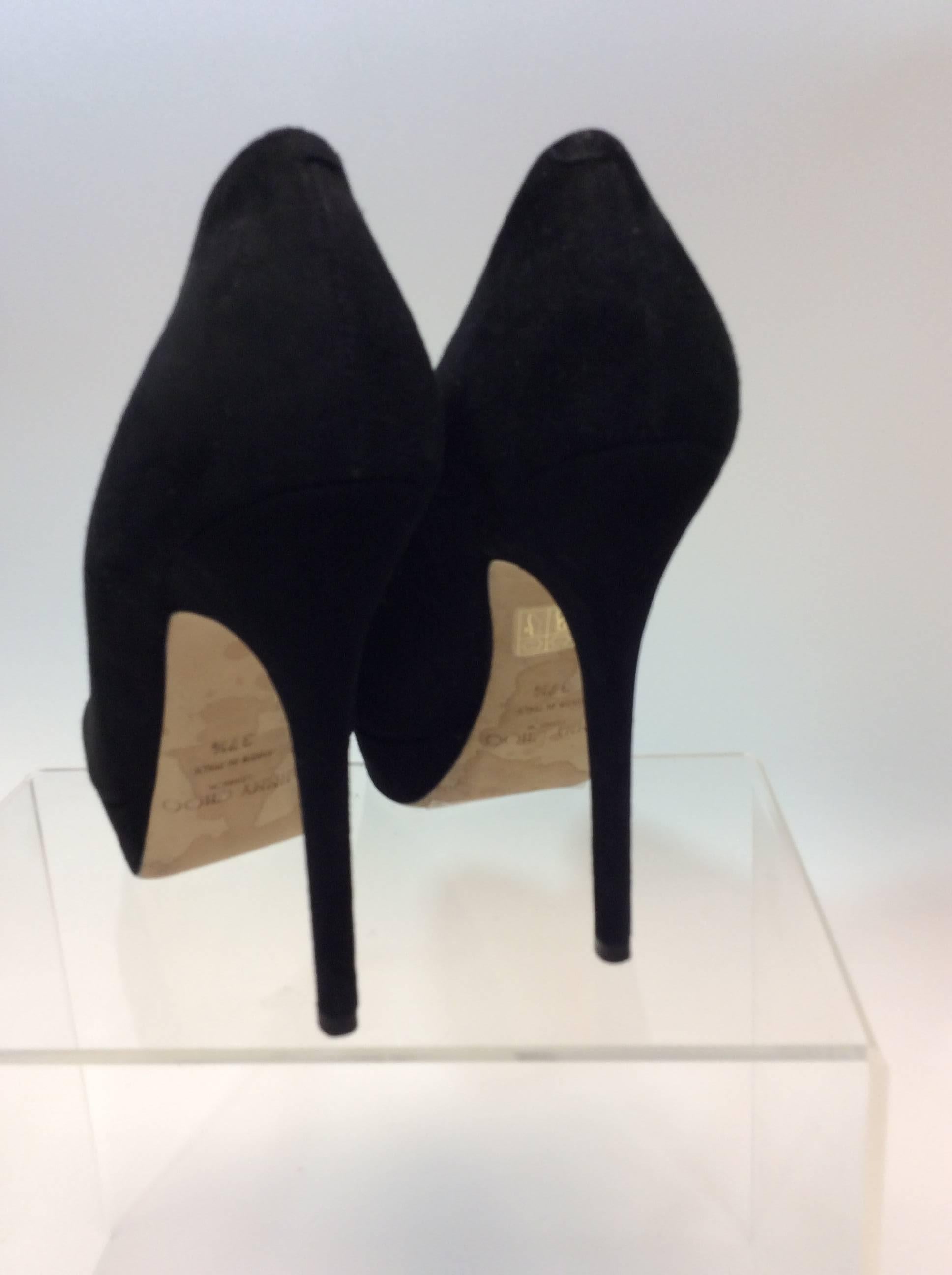 Jimmy Choo Black Heels In Excellent Condition For Sale In Narberth, PA