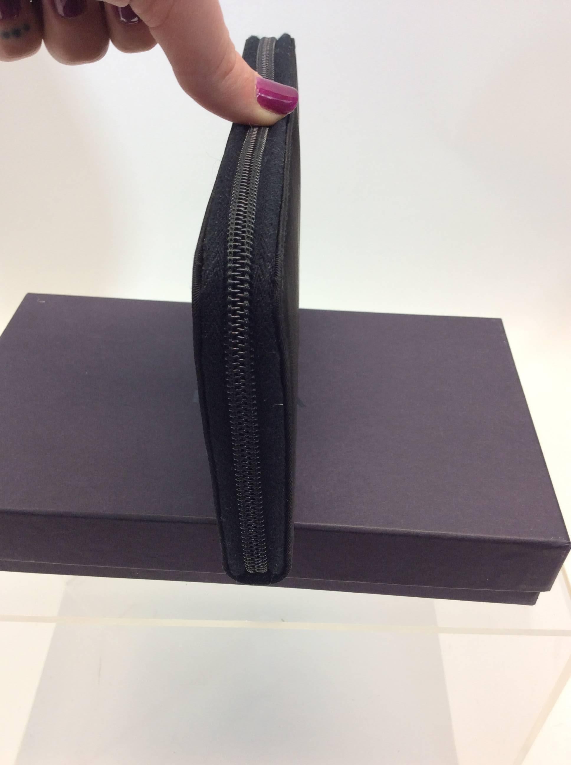 Prada Black Nylon Zip Wallet In Excellent Condition For Sale In Narberth, PA