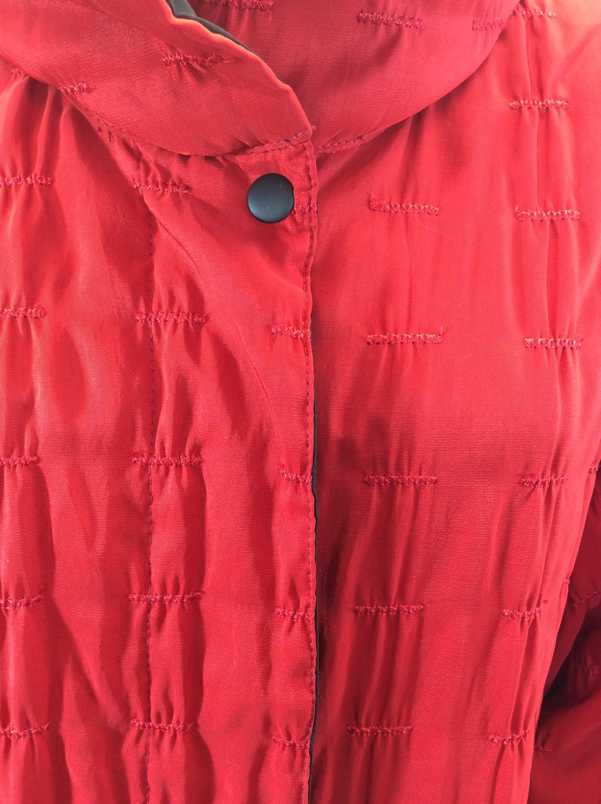 Mycra Pac Red Quilted Coat with Matching Bag In Excellent Condition For Sale In Narberth, PA