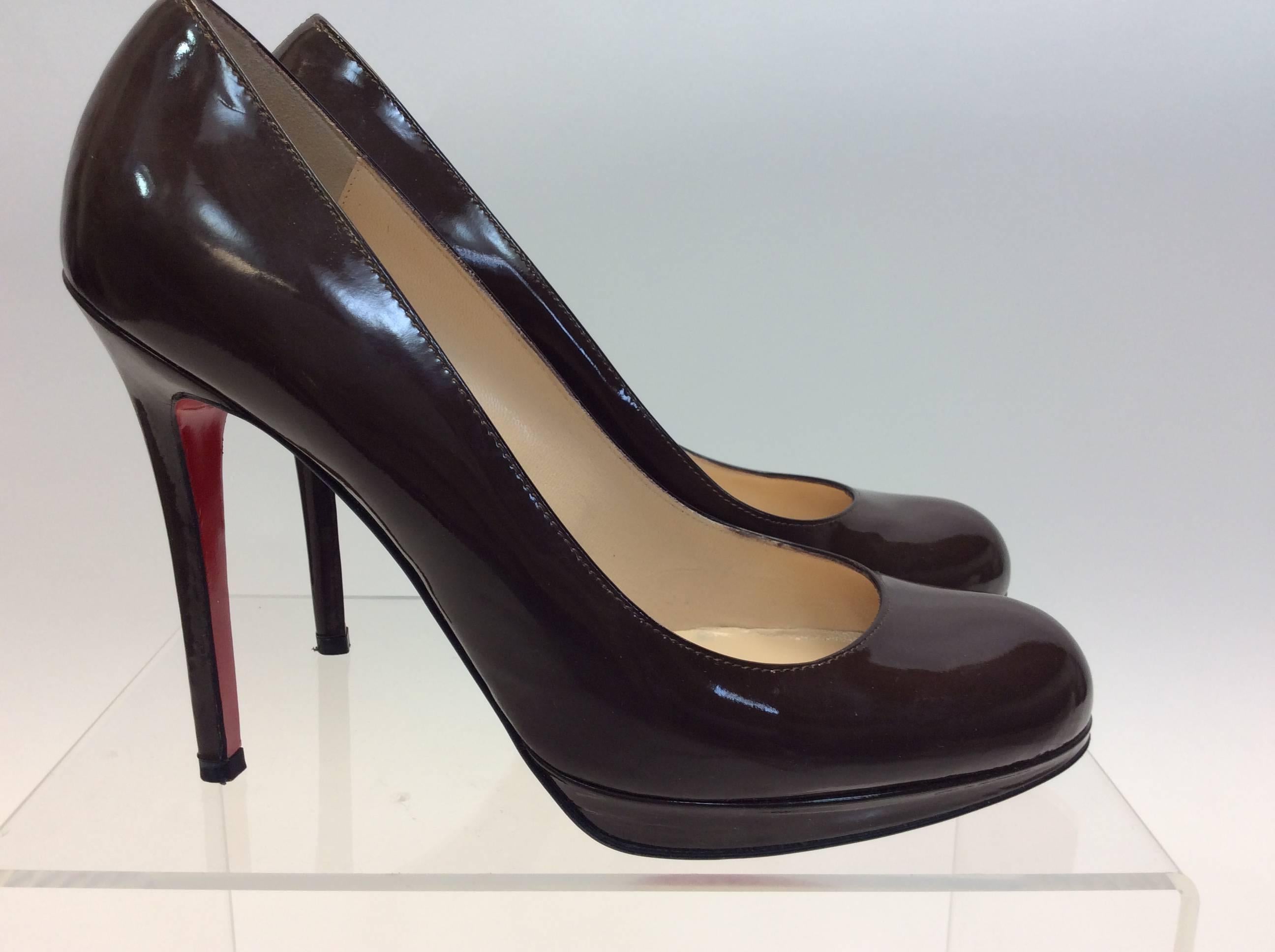 Christian Louboutin Brown Patent Leather Heels In Excellent Condition For Sale In Narberth, PA