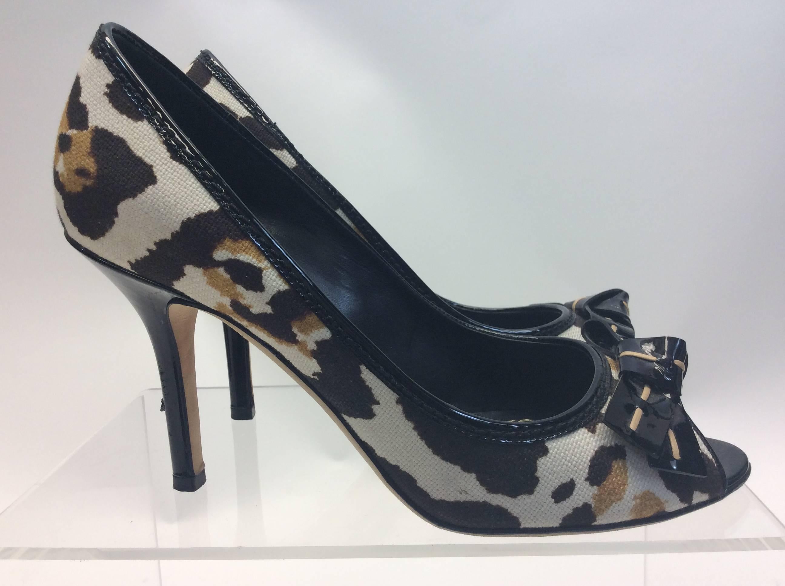 Christian Dior Animal Print Peep Toe Pump with Bow In Excellent Condition For Sale In Narberth, PA