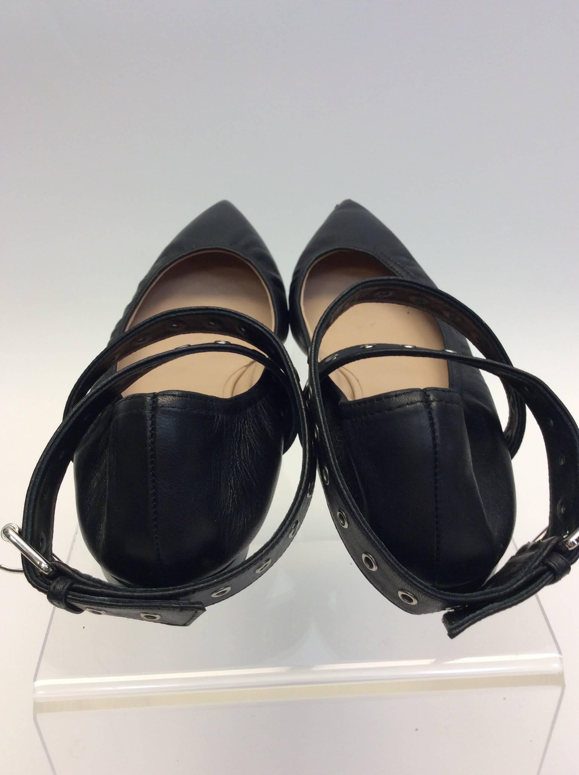 Valentino Black Leather Flats In Good Condition For Sale In Narberth, PA