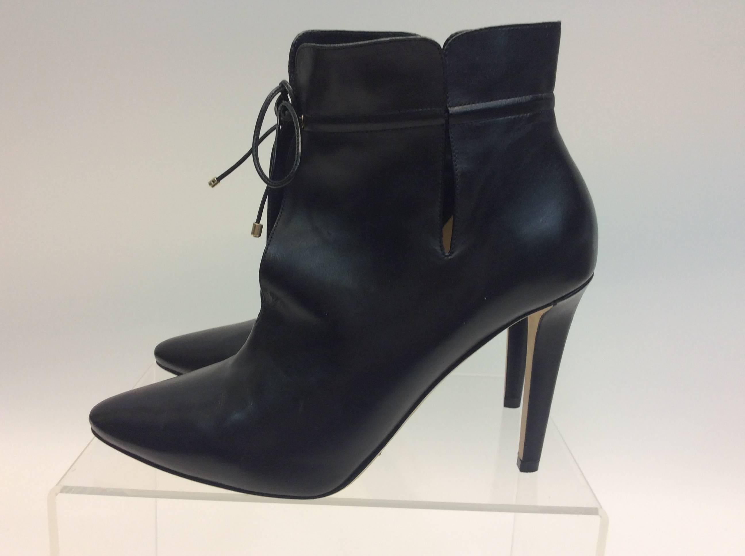 Jimmy Choo Black Leather Bootie
$550
Made in Italy
Leather
Size 39.5
4