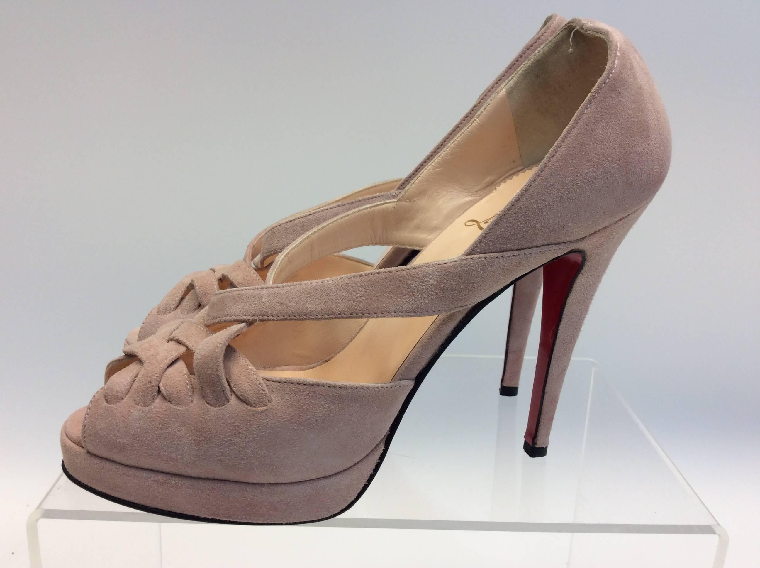 Christian Louboutin Pink Suede Heels
$399
Suede
Made in Italy
Size 39.5
.75