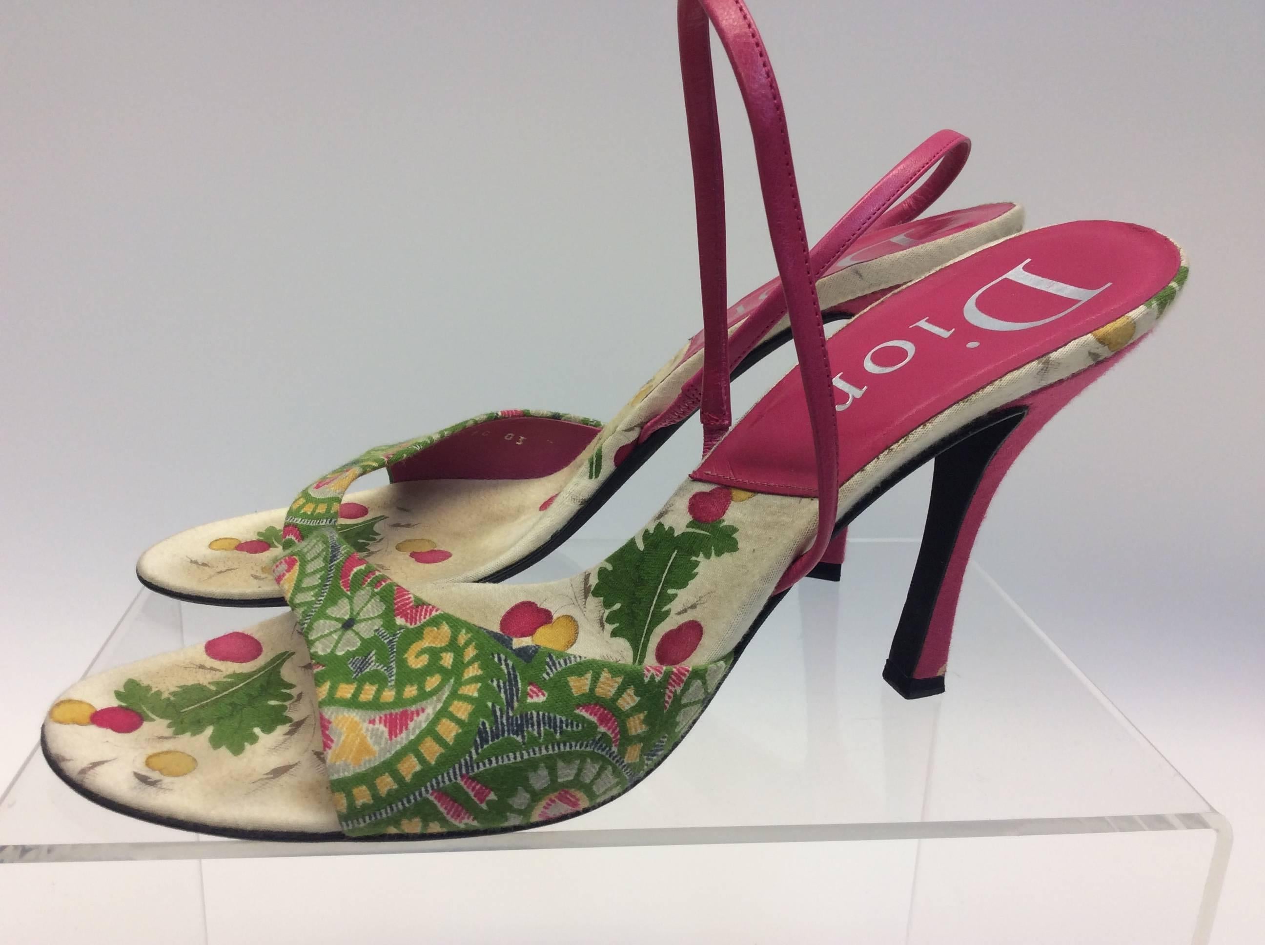 Christian Dior Floral Print Heels
$168
Made in Italy
Size 40.5
4