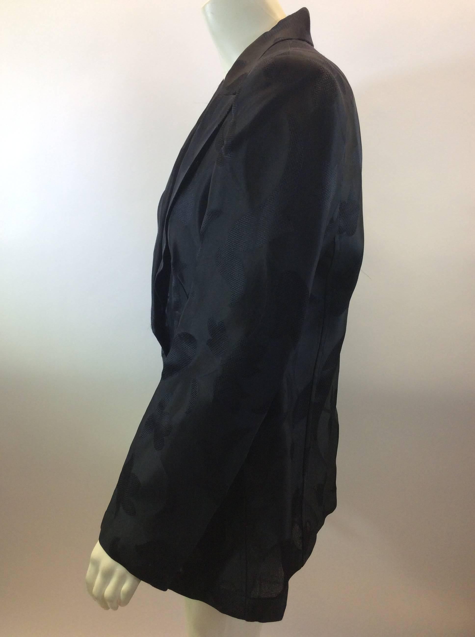 Giorgio Armani Black Detailed Jacket
$178
Made in Italy
60% Acetate
40% Silk
Lining- 100$ Silk
Size 10
Length 28