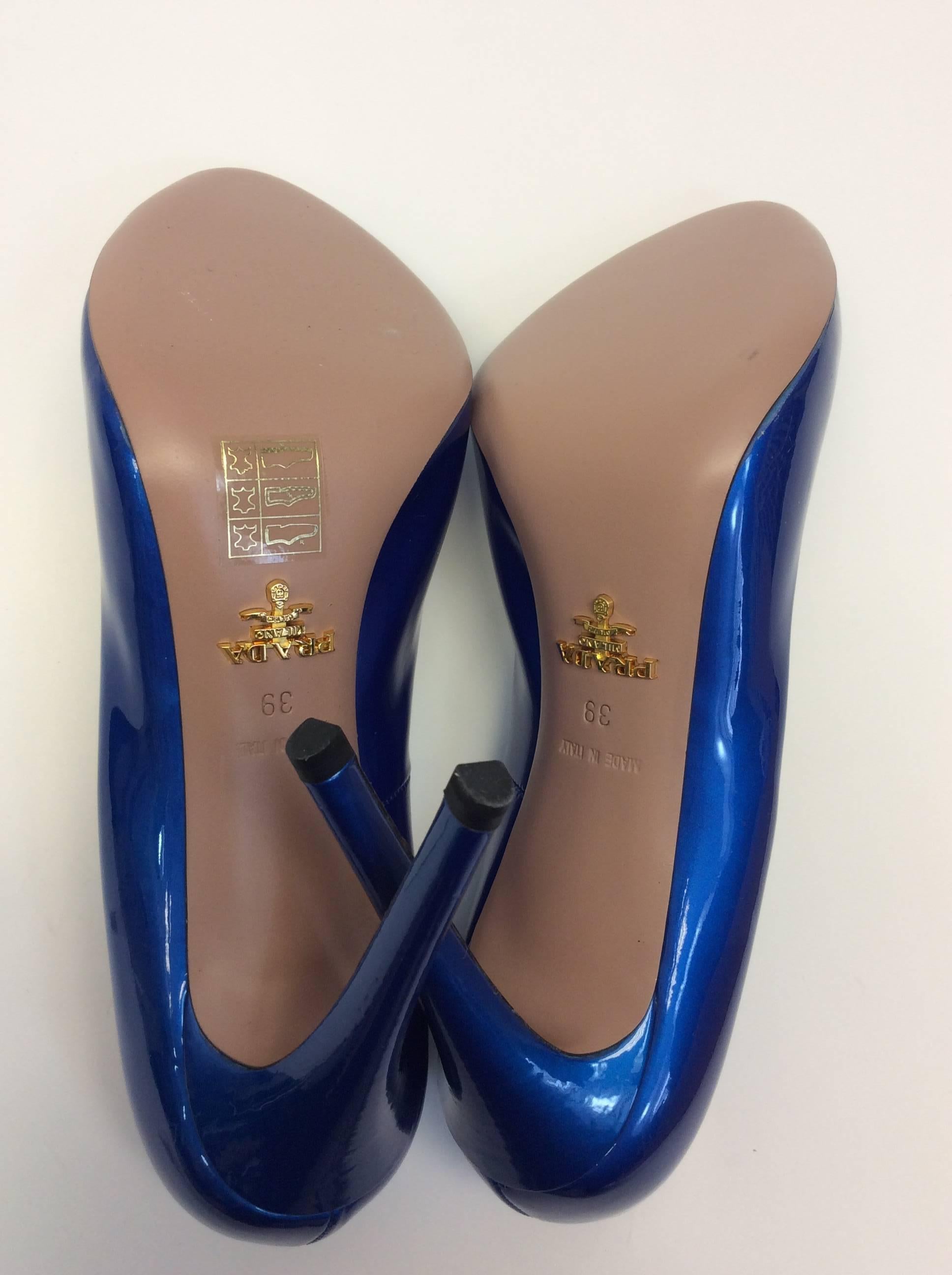 Prada Royal Blue Patent Leather Pump In New Condition For Sale In Narberth, PA