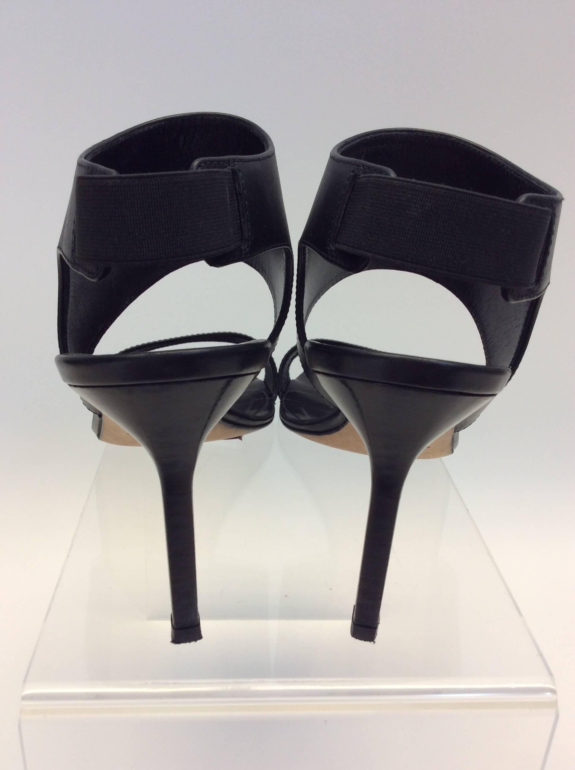 Manolo Blahnik Black Leather Heels In Excellent Condition For Sale In Narberth, PA