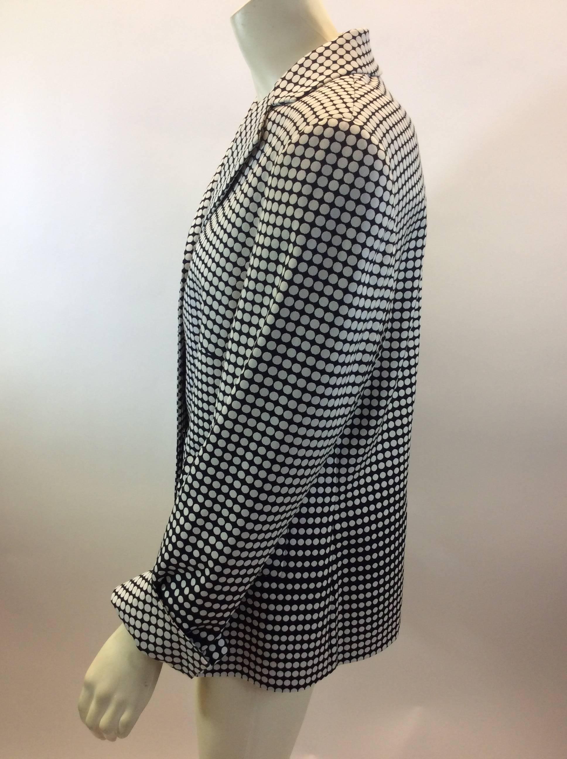 Akris Black and White Polka Dot Jacket
$225
Made in Romania
74% Cotton, 24% Nylon, 2% Elastane
Lining- 100% Viscose
Size 10
Length 26
