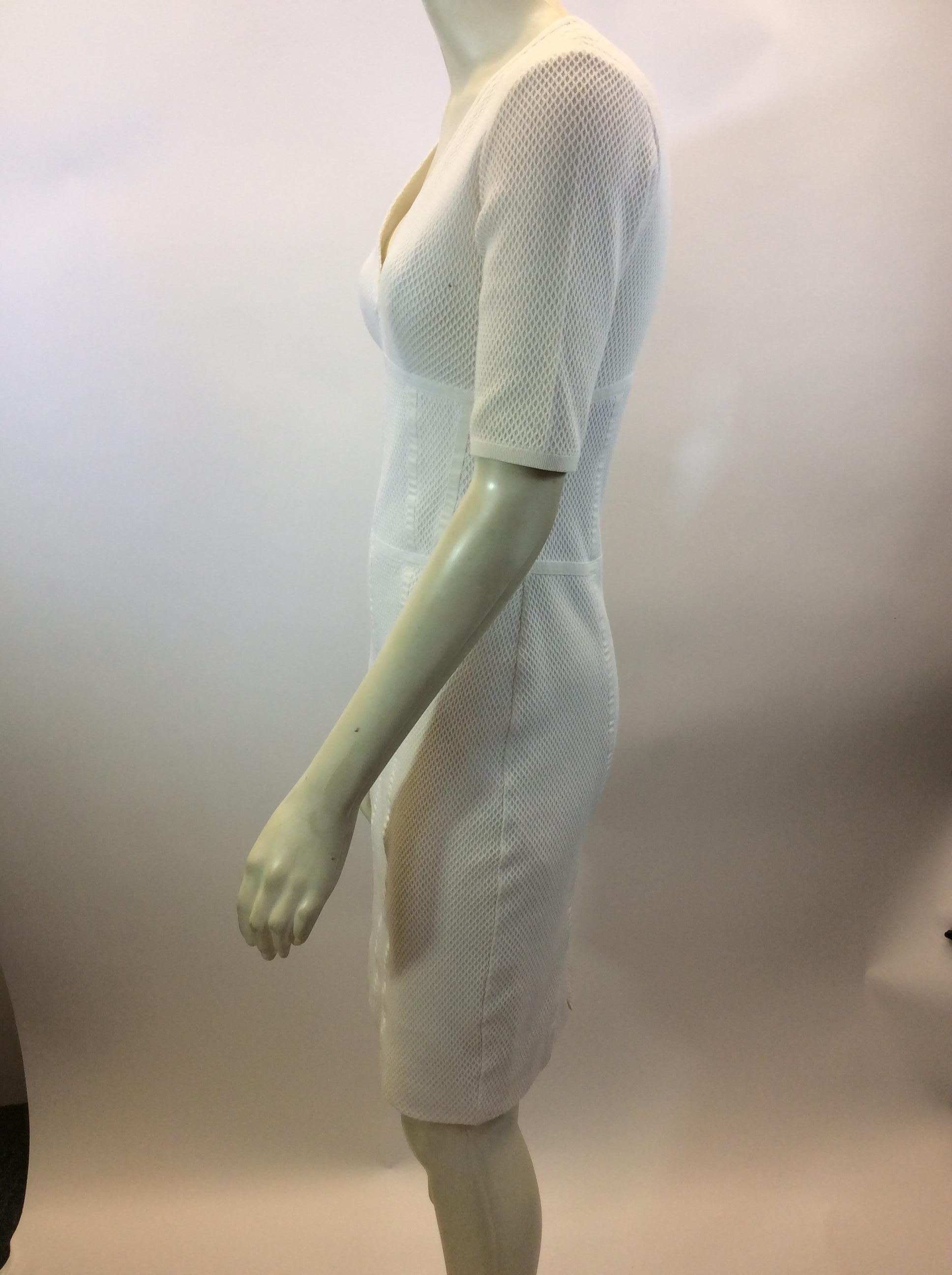 Burberry White Cotton Dress
$250
Made in Bulgaria
70% viscose, 25% cotton, 5% elastane
Size 4
Length 36