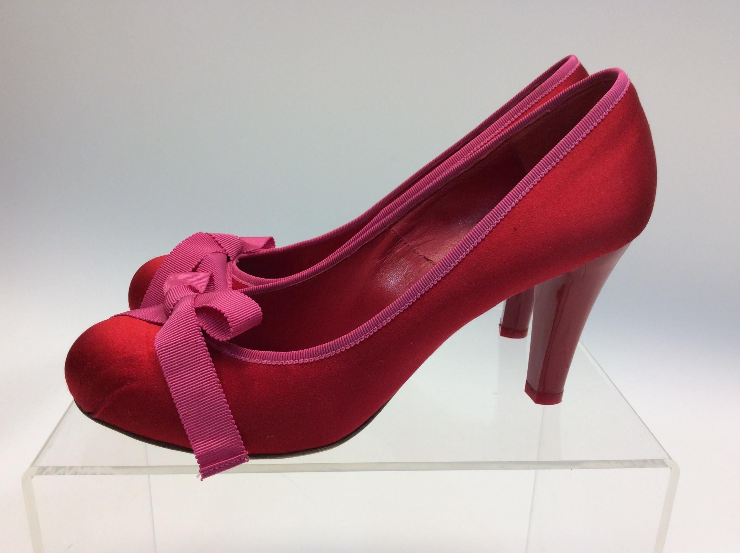 Marc Jacobs Red and Pink Satin Bow Heels
$199
Made in Italy
Size 39.5
3