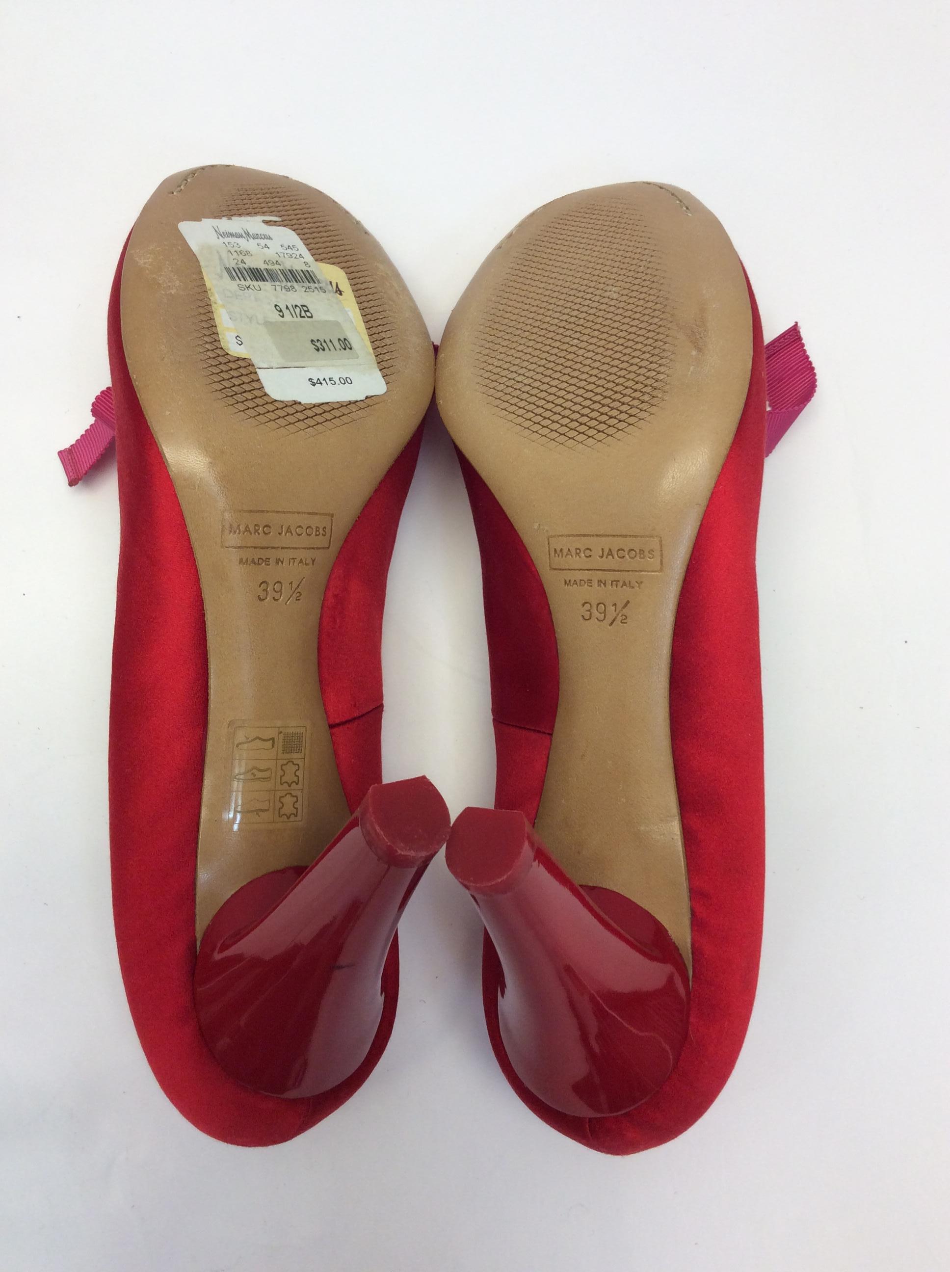Marc Jacobs Red and Pink Satin Bow Heels For Sale 4