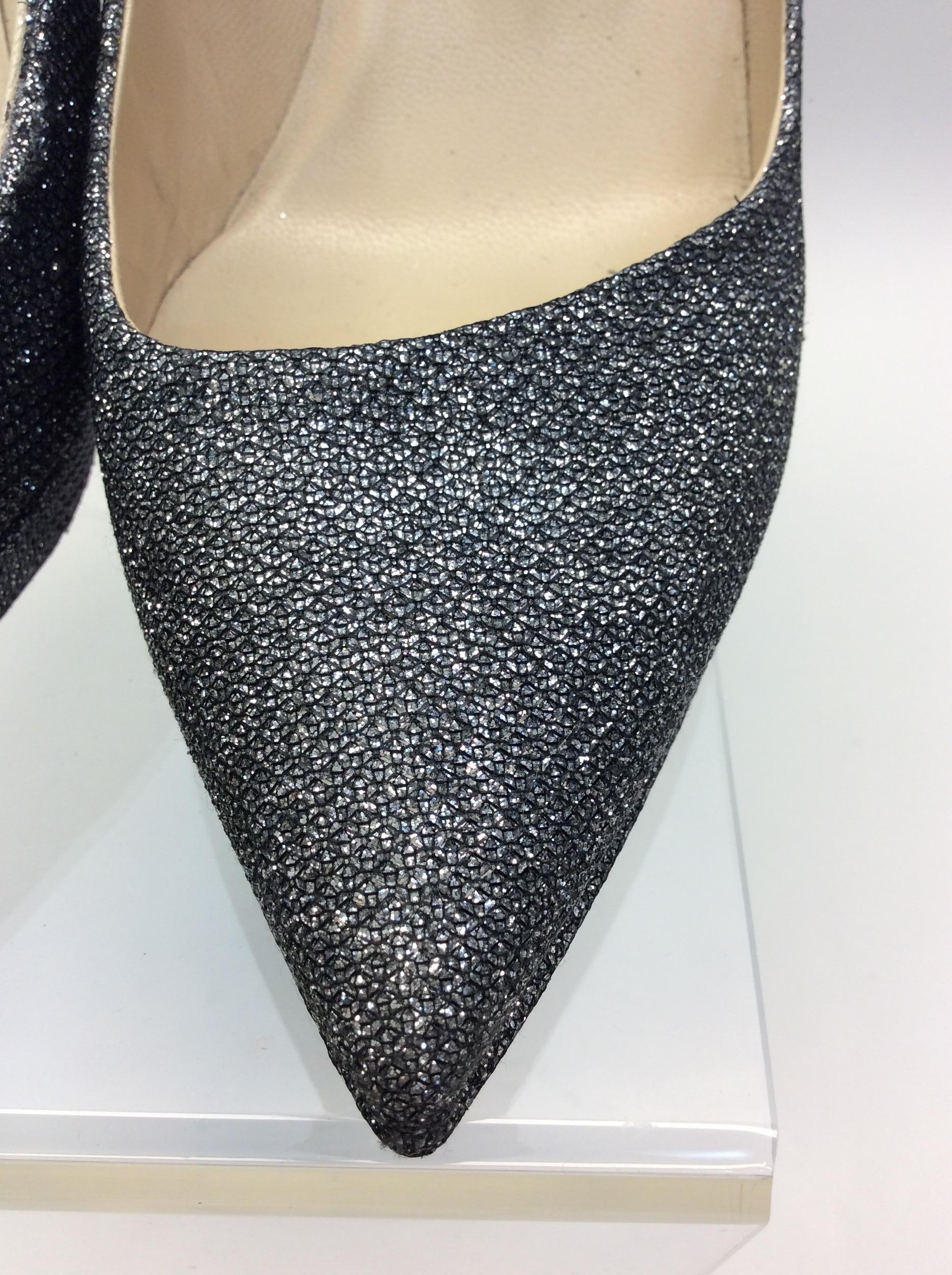 Jimmy Choo Silver Metallic Pump In Good Condition For Sale In Narberth, PA
