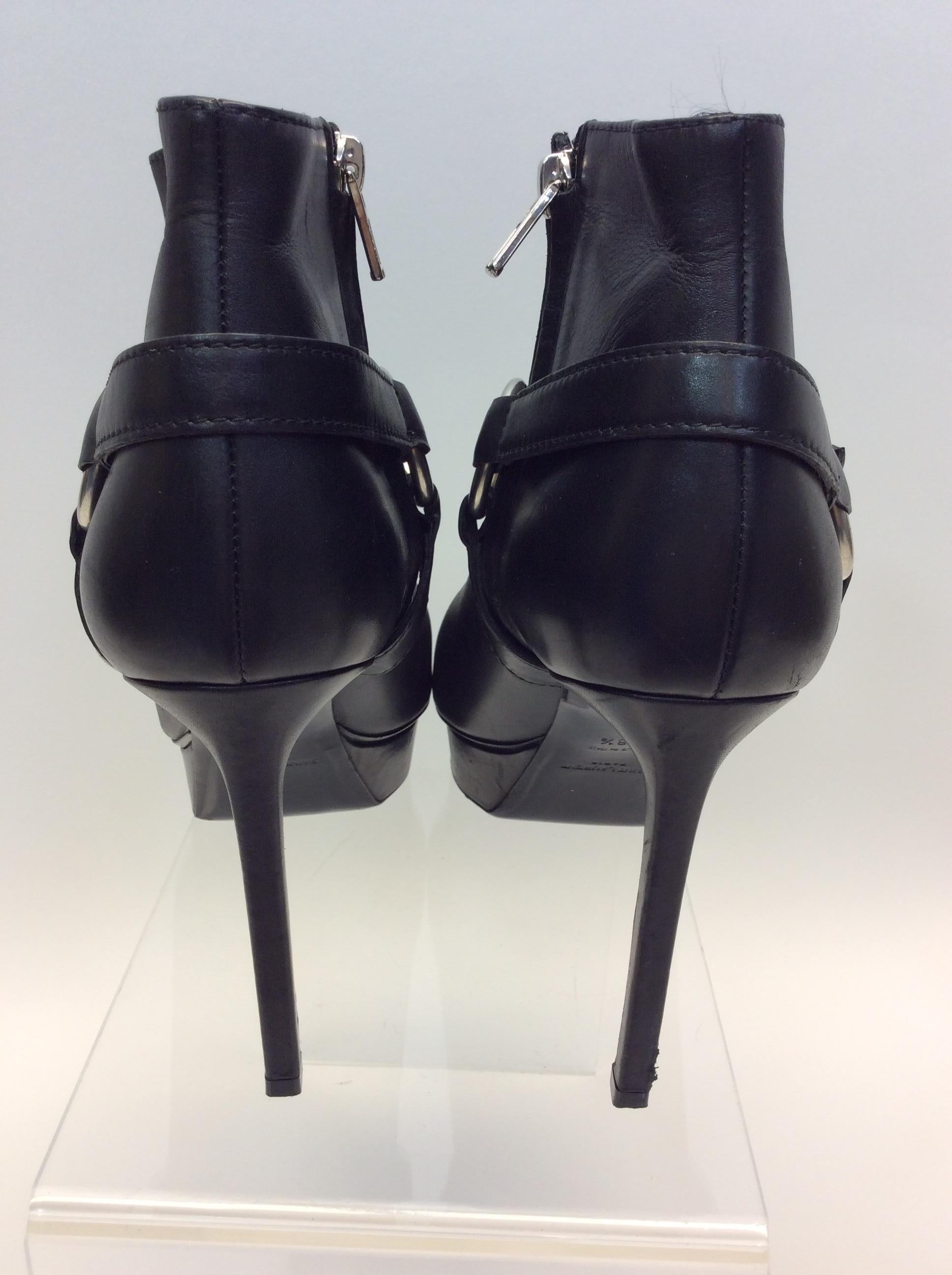 Saint Laurent Black Leather Bootie In Excellent Condition For Sale In Narberth, PA