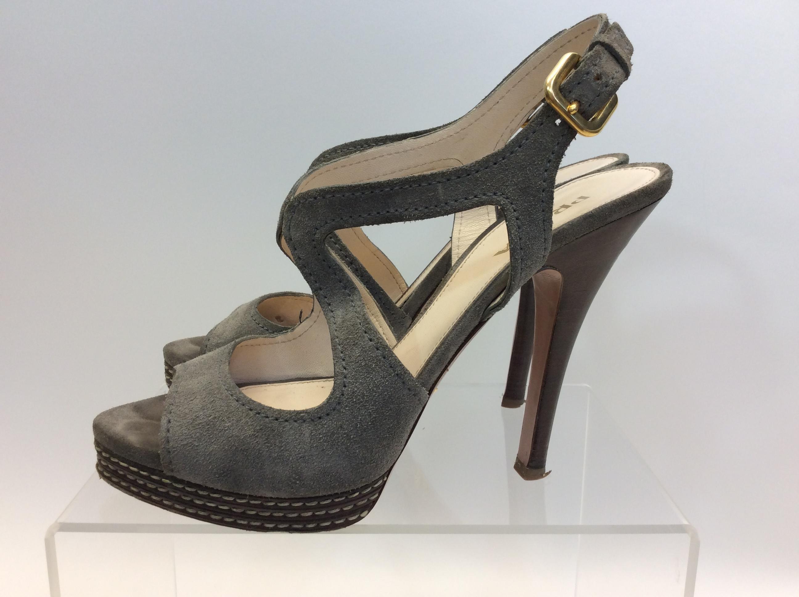Prada Taupe Suede Heels
$150
Made in Italy
Suede
Size 41
5