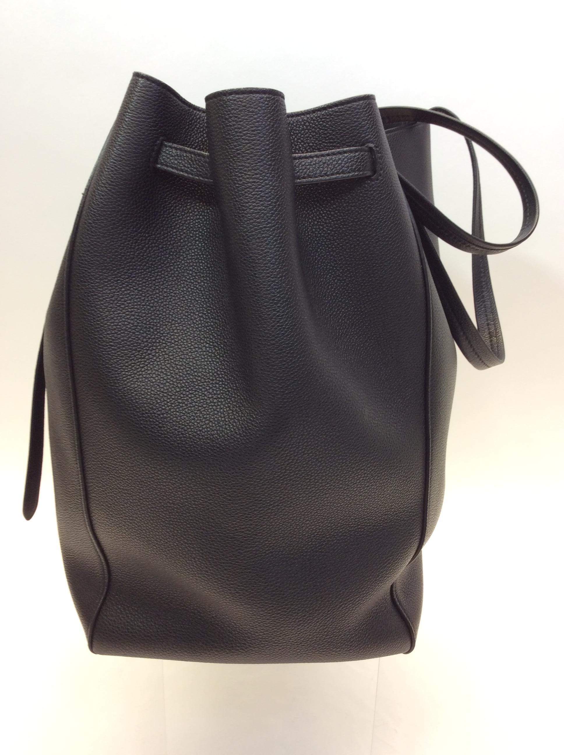 Celine Cabas Black Leather Tote
$1400
Made in Italy
Leather
13