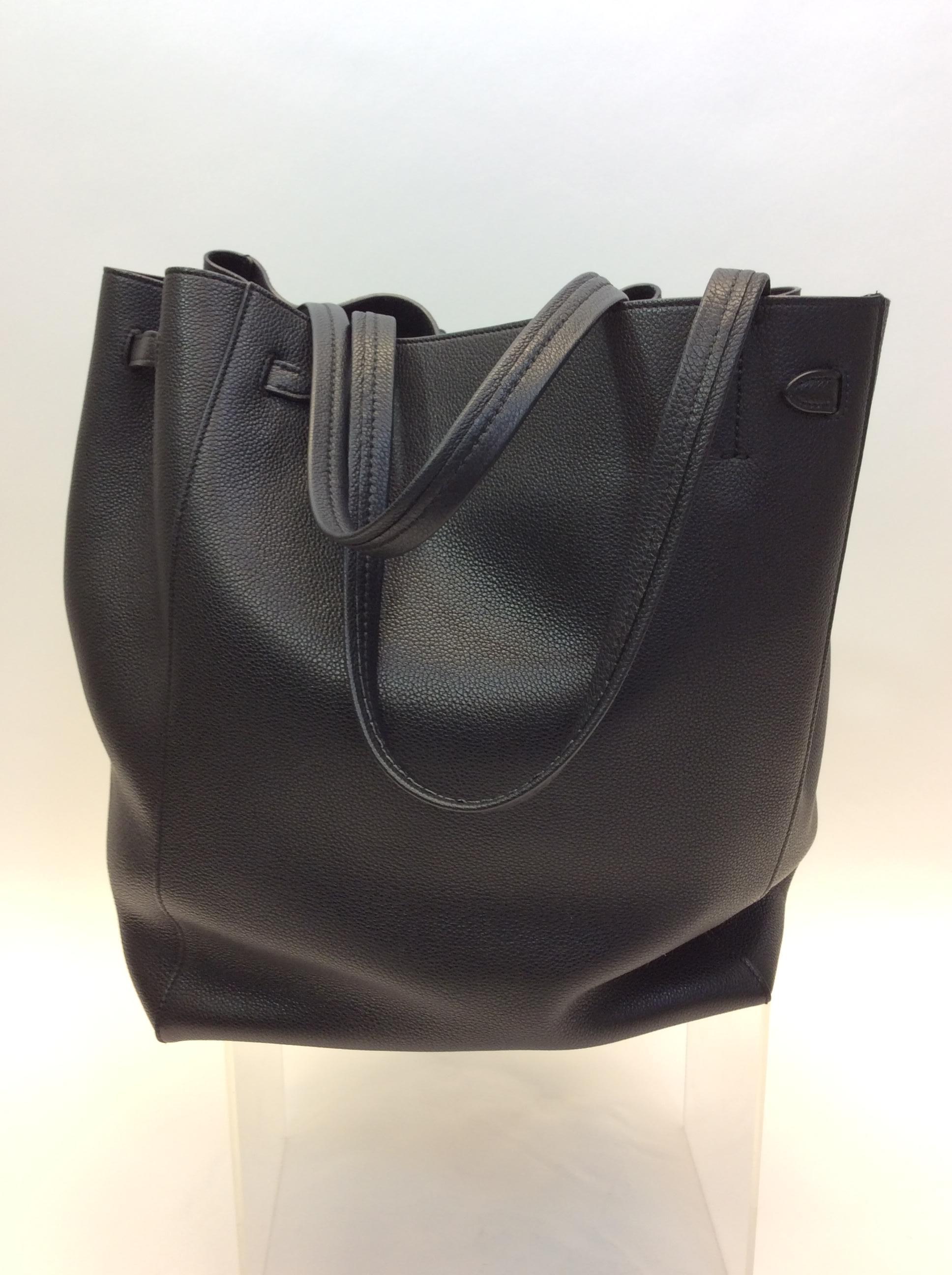 Celine Cabas Black Leather Tote In Excellent Condition For Sale In Narberth, PA