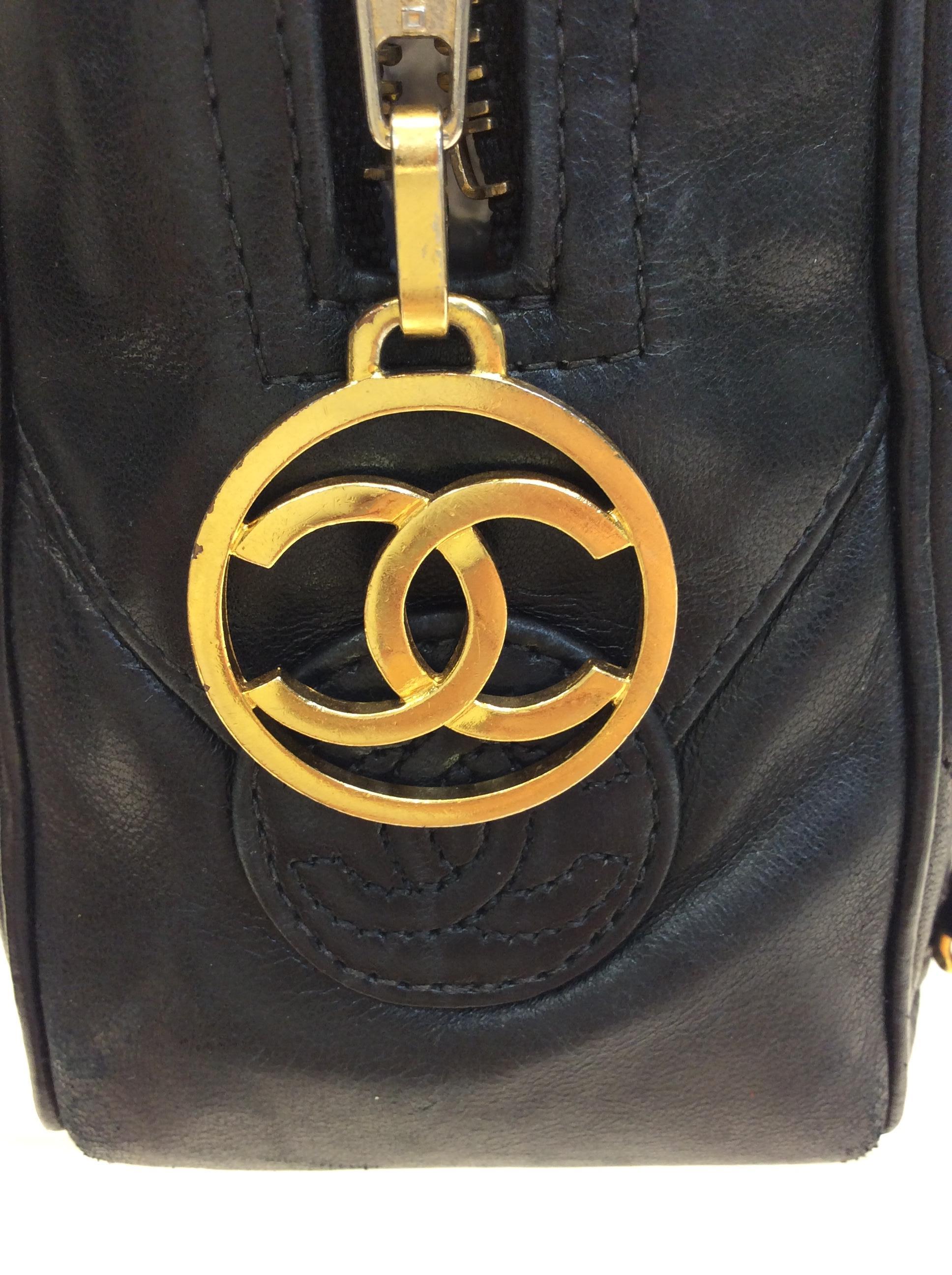 Chanel Black Chevron Quilted Leather Shoulder Bag For Sale 2